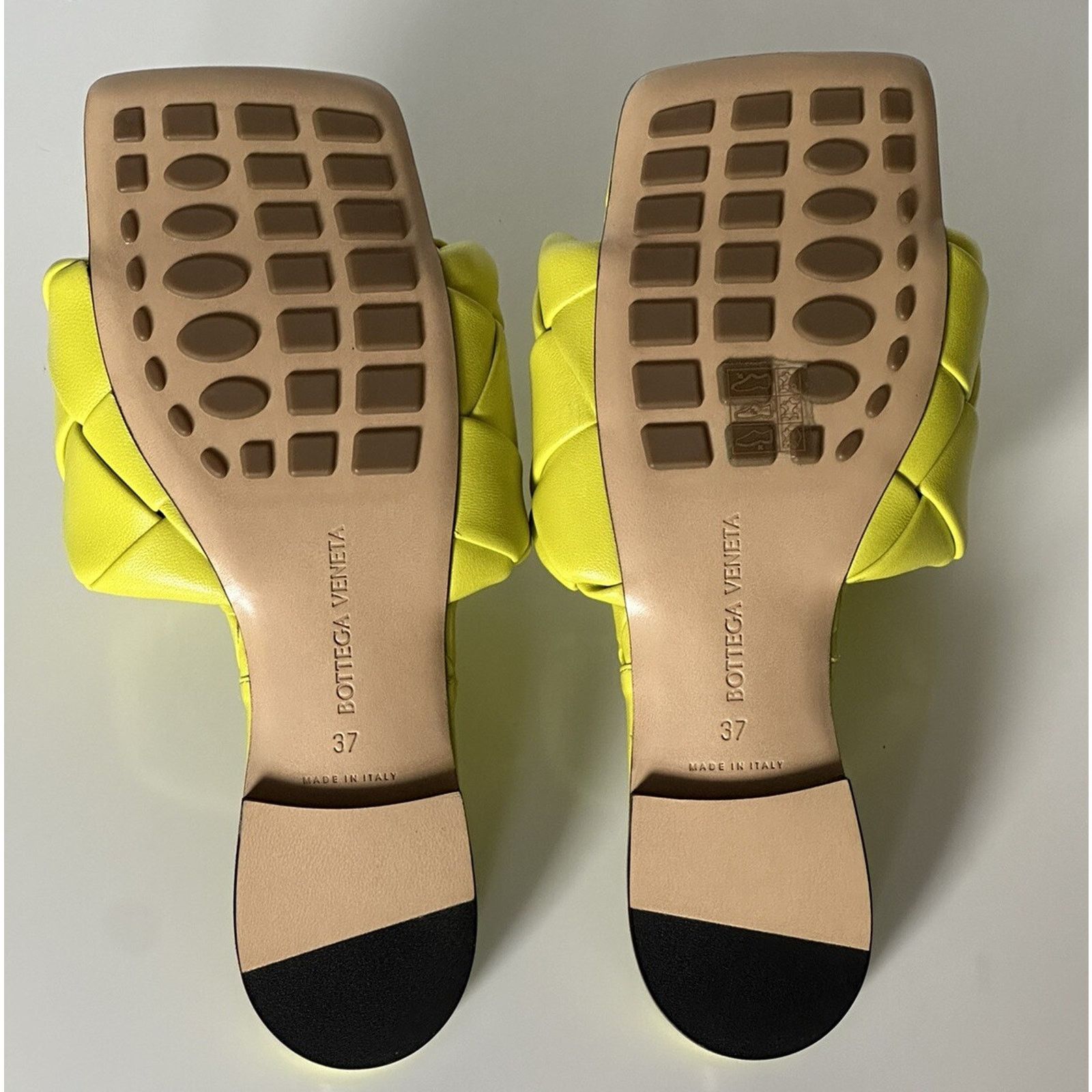Bottega Veneta Bottega Veneta Yellow Lemon Flat Sandals 7 US (37) 608853 Size US 7 / IT 37 - 13 Thumbnail