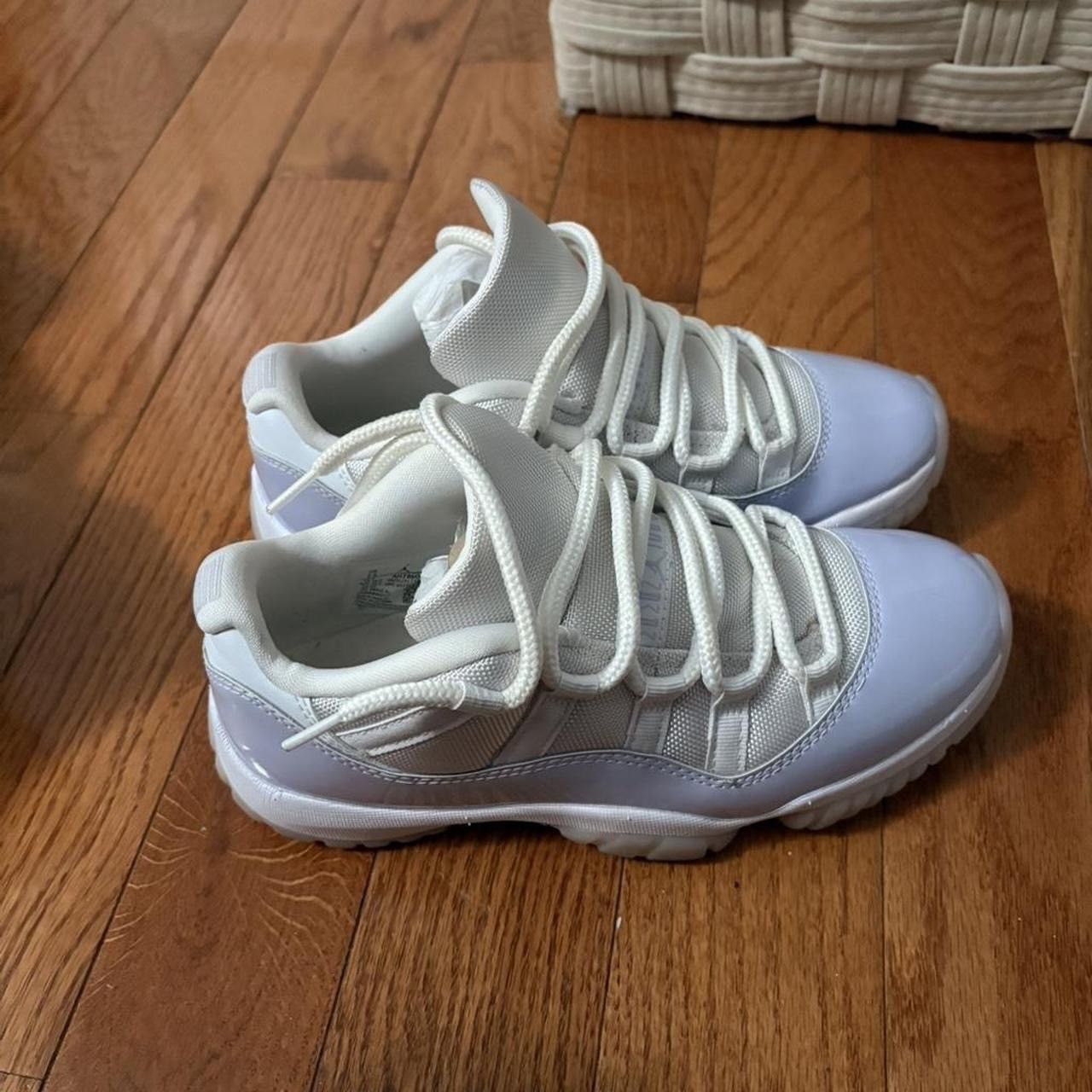 Jordan Brand Jordan 11 low white and lavender Size US 7.5 / IT 37.5 - 2 Thumbnail
