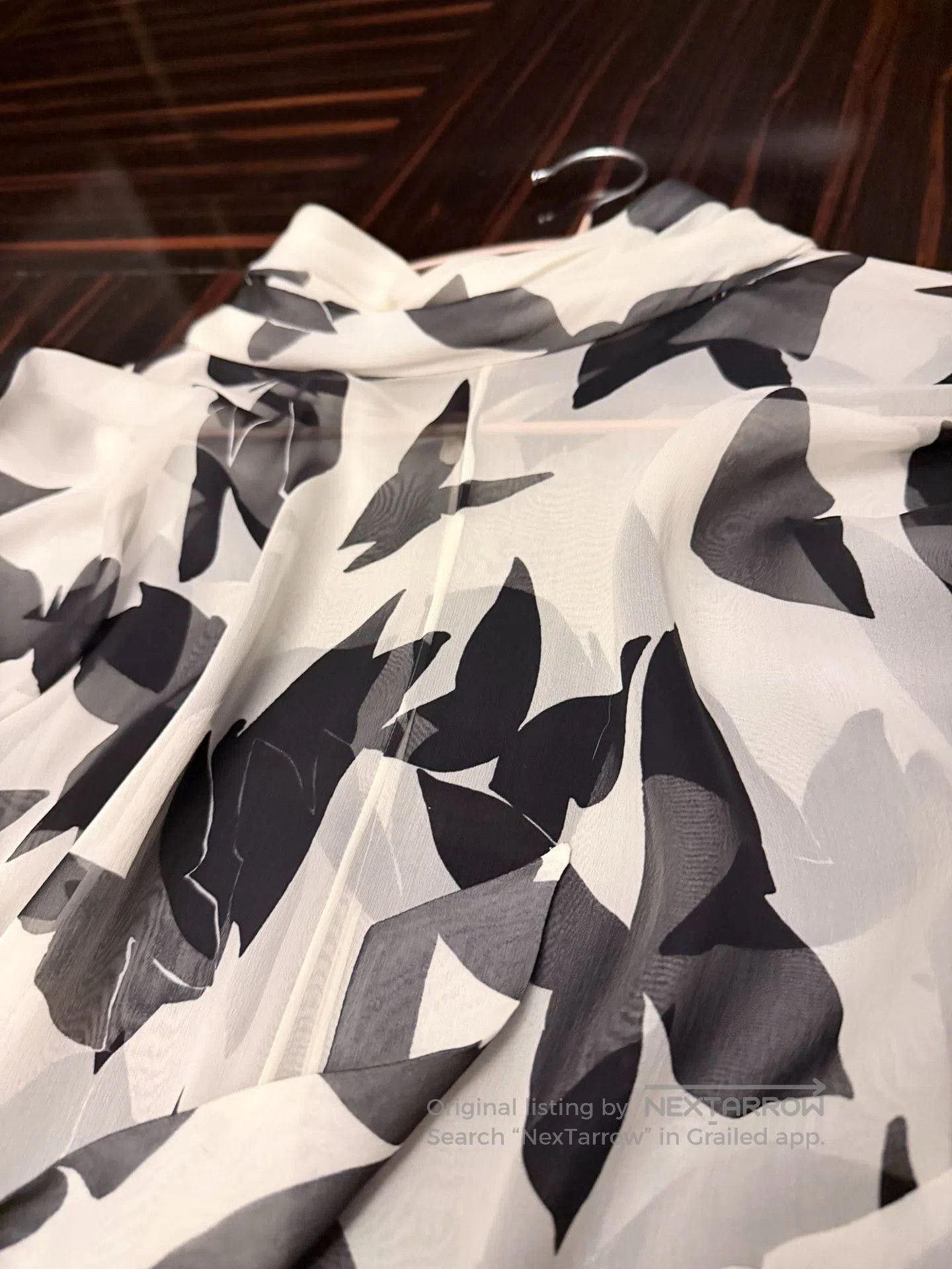 Yves Saint Laurent Saint Laurent Silk Butterfly Blouse. Size XXS / US 00 / IT 34 - 3 Thumbnail