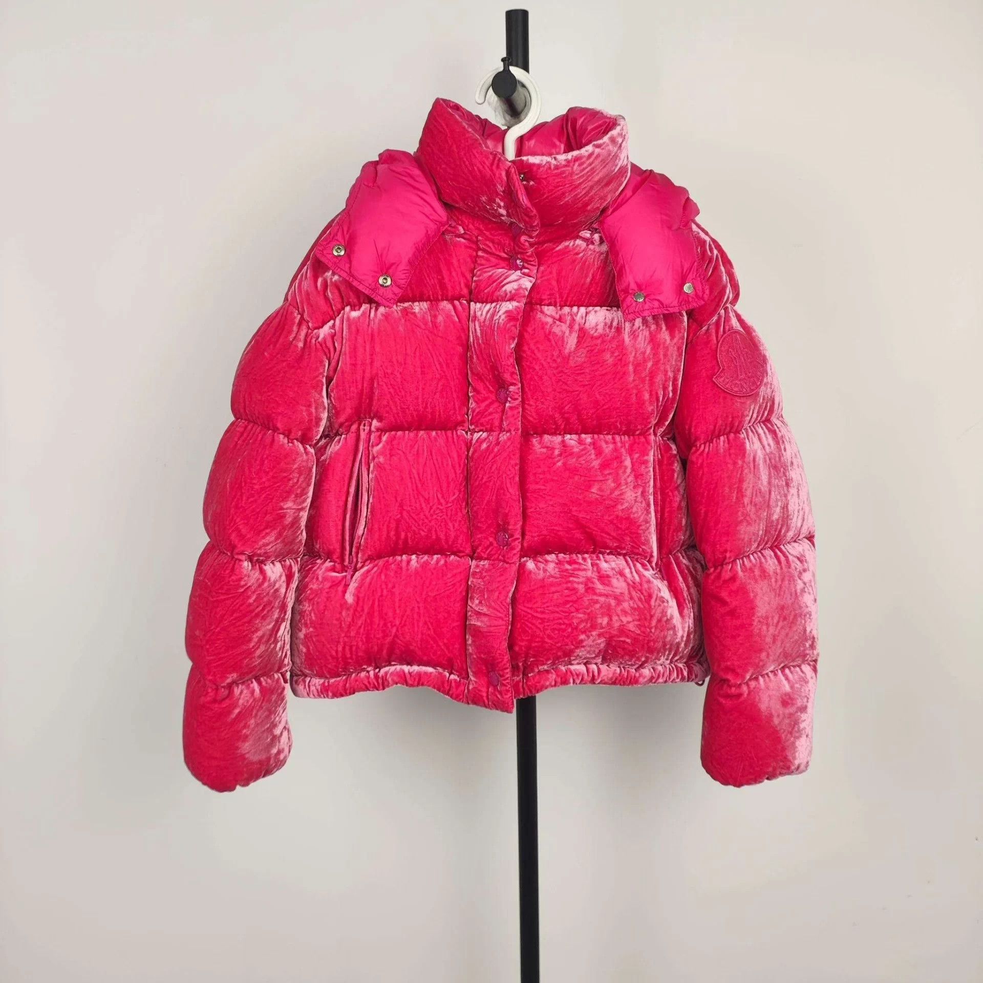 Moncler Moncler magenta velvet puffer down jacket size 00 Size XXS / US 00 / IT 34 - 1 Thumbnail