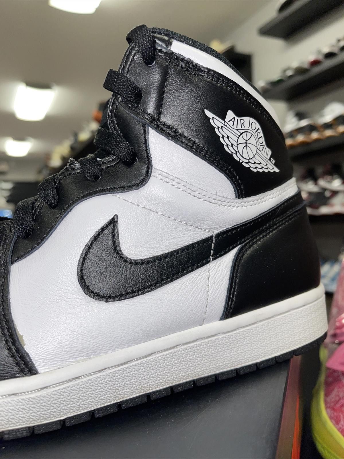 Jordan Brand Air Jordan 1 Retro High 555088-010 Black White US 11.5 2014 Size US 11.5 / EU 44-45 - 2 Thumbnail