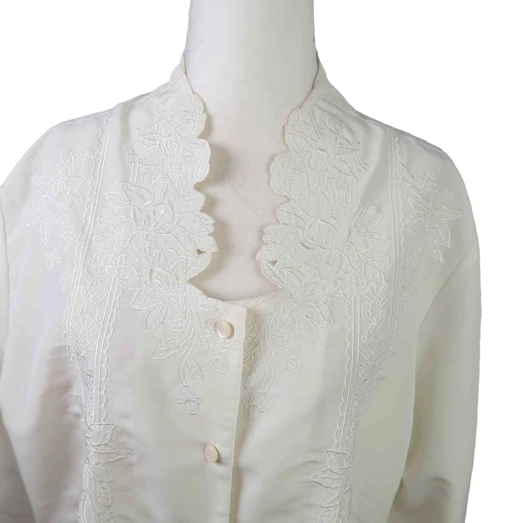 Vintage VINTAGE 90s cream floral embroidered button down blouse XL Women Long Sleeve Spring Fall Casual Womens Size XL / US 12-14 / IT 48-50 - 2 Thumbnail