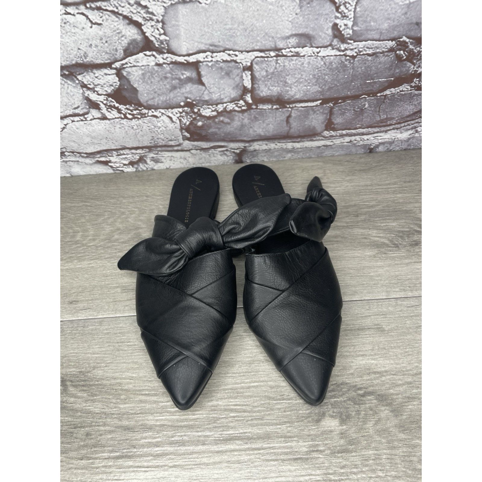 Anthropologie Anthropologie Black Leather Bow Pointed Toe Mules Flats Wome Size US 7.5 / IT 37.5 - 2 Thumbnail
