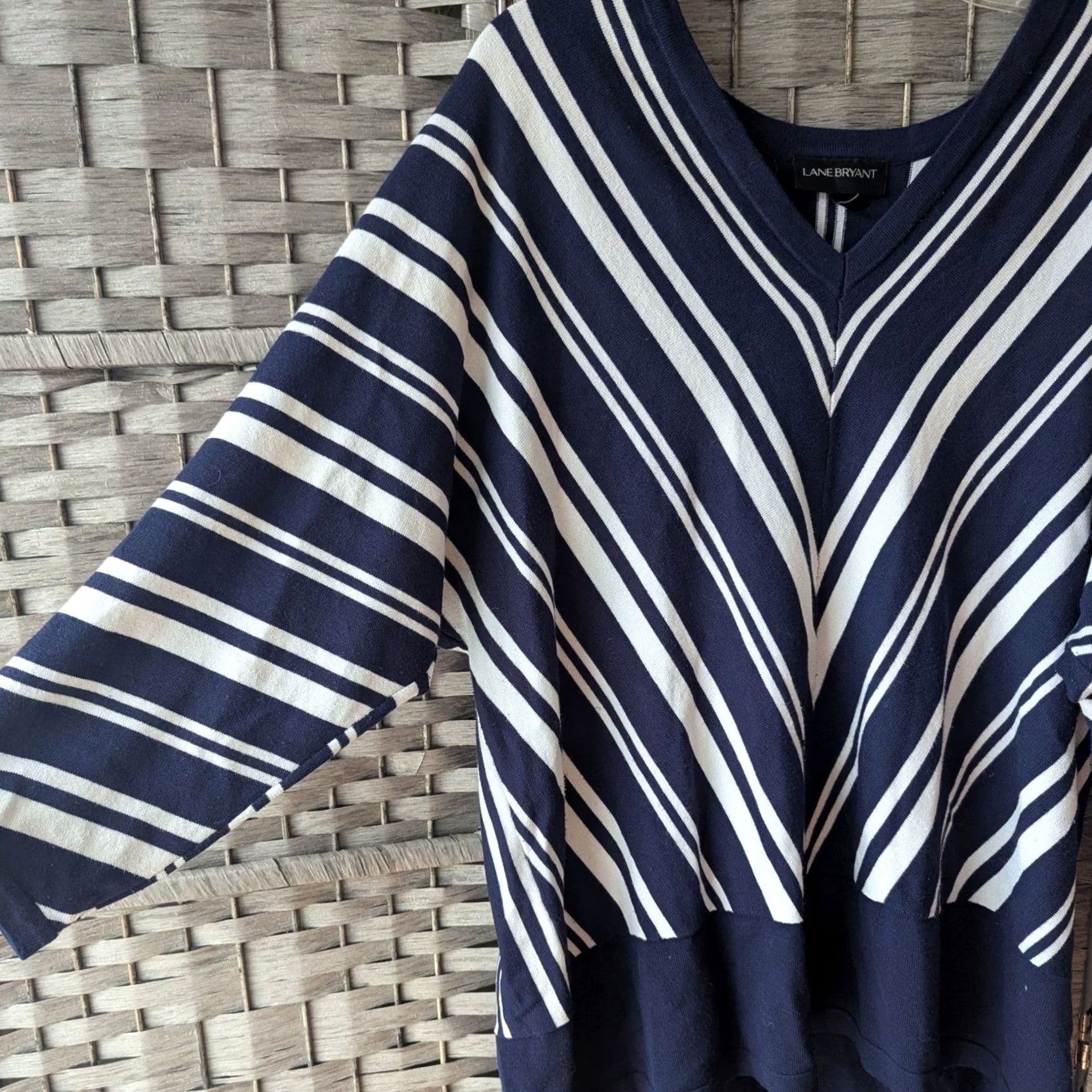 Vintage Lane Bryant Navy Blue White Chevron Striped V-Neck Sweater 3/4 Sleeve Sz 22/24 Womens Plus Size Knit Pullover Lightweight All Seasons Casual Workwear Size 3XL / US 20-22 - 3 Thumbnail