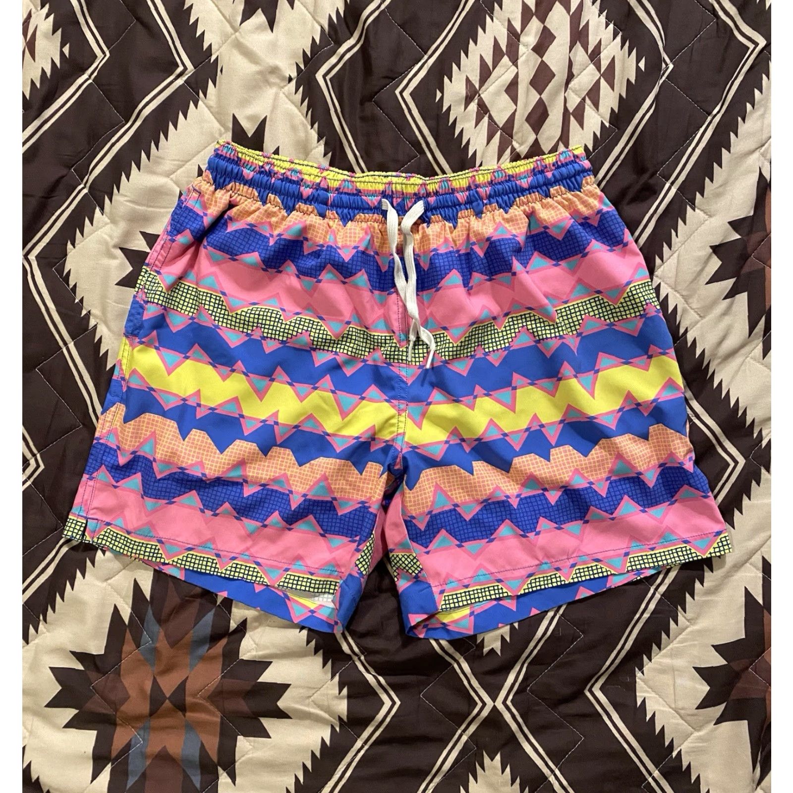 Chubbies Chubbies Trunks Swim L Geometric Multicolor Lined 5.5” Inseam Men’s Retro Beach Size US 33 - 2 Thumbnail