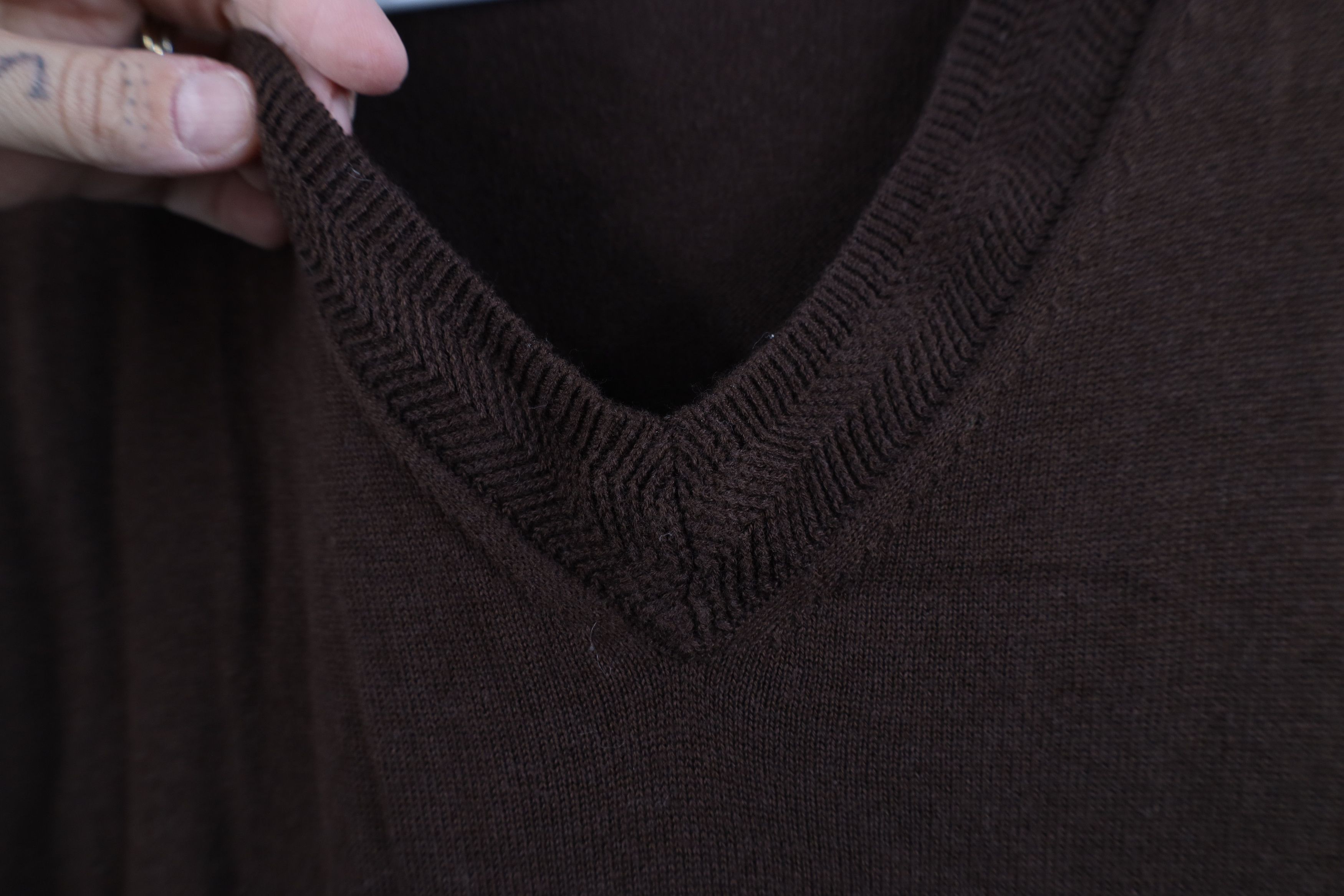 Vintage Vintage 90s Streetwear Lightweight Knit Sweater Vest Brown Size US L / EU 52-54 / 3 - 5 Thumbnail