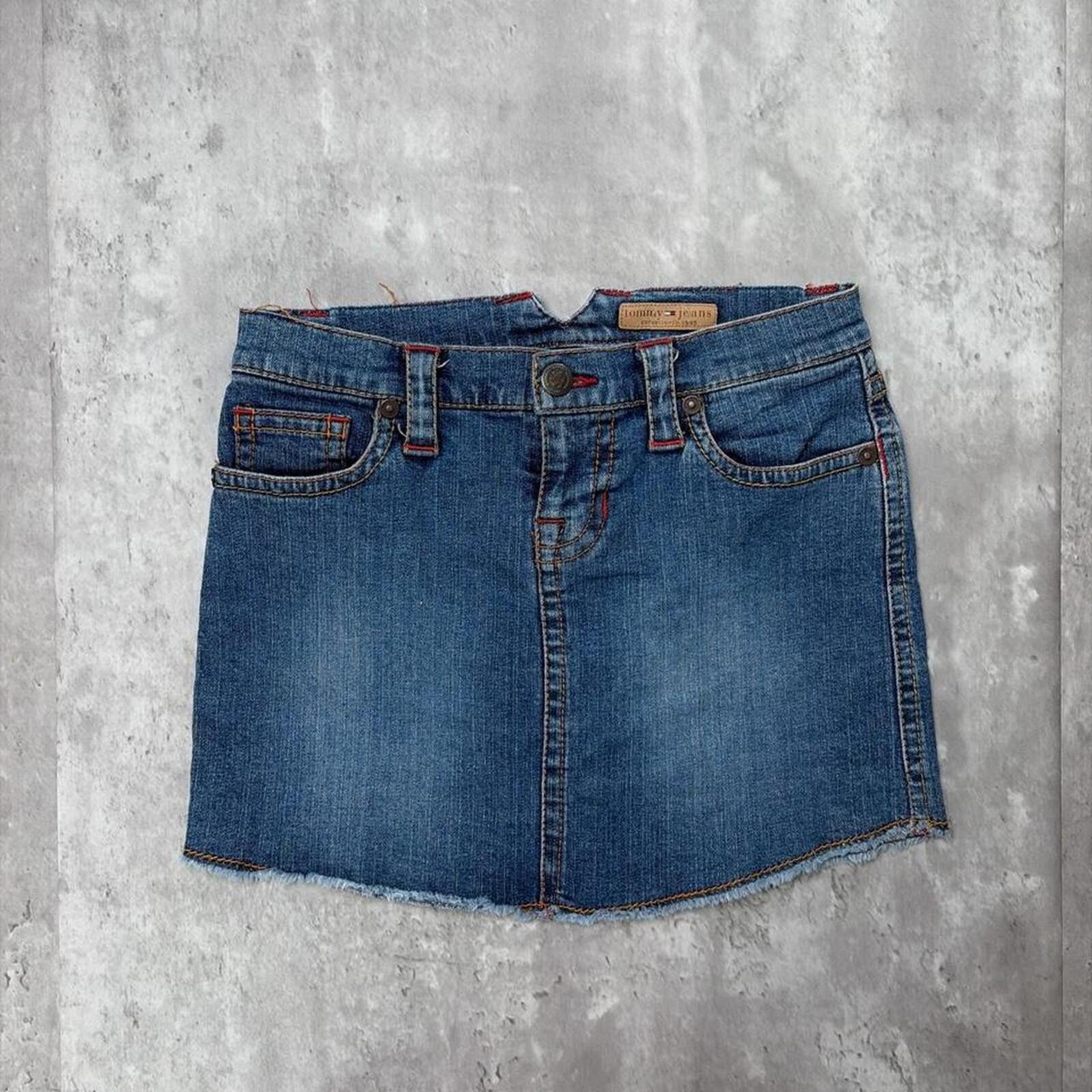 Tommy Hilfiger Y2K Blue Tommy Jeans Grunge Gothic Midi Denim Skirt Size 27" / US 4 / IT 40 - 2 Thumbnail