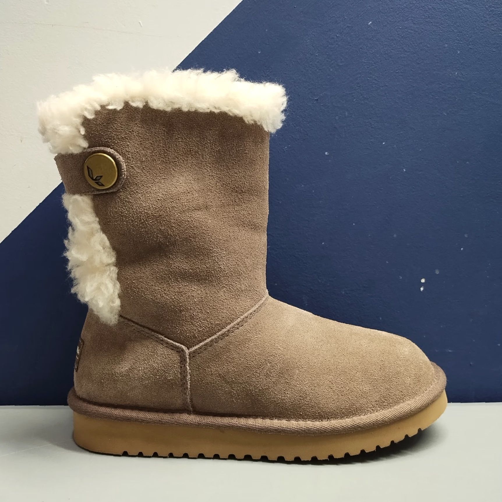 Vintage Koolaburra By Ugg Snow Boots Womens US 5 Gray White Sheepskin Mid-Calf 1020158 NWOB Size 5 Womens Snow Boot Size US 5 / IT 35 - 5 Thumbnail