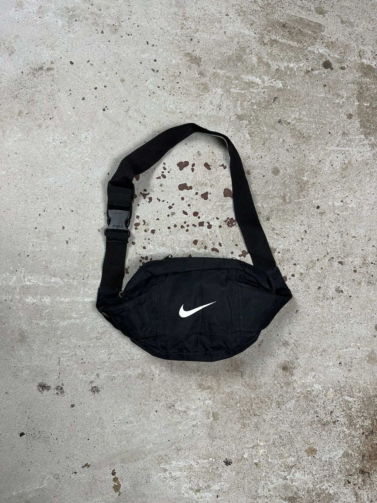 Nike Vintage Y2K Nike Black Waist Bag Pack Swoosh Rare Size ONE SIZE - 1 Thumbnail