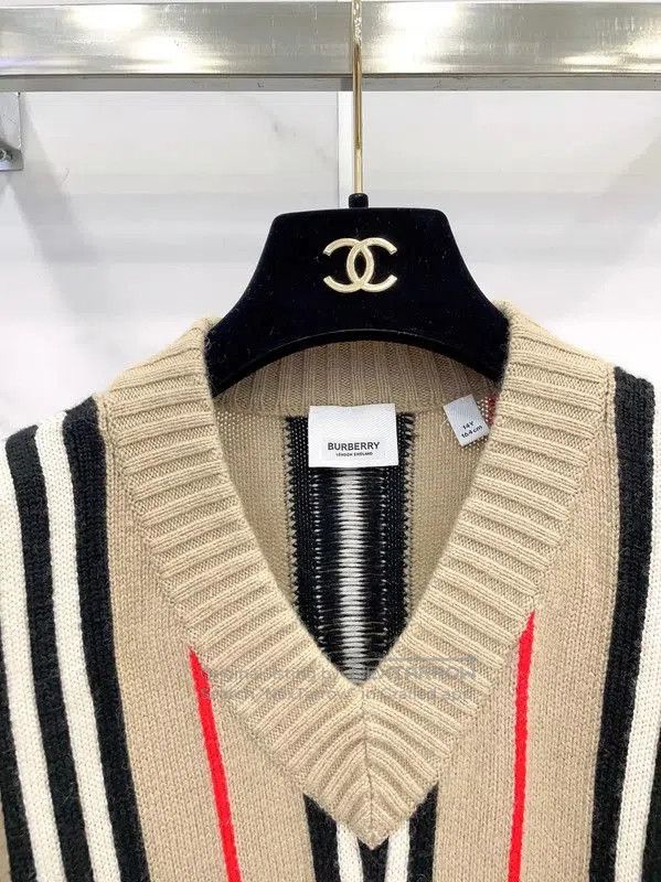 Burberry Burberry Khaki Wool Long Sleeve Knit Sweater. Size S / US 4 / IT 40 - 2 Thumbnail