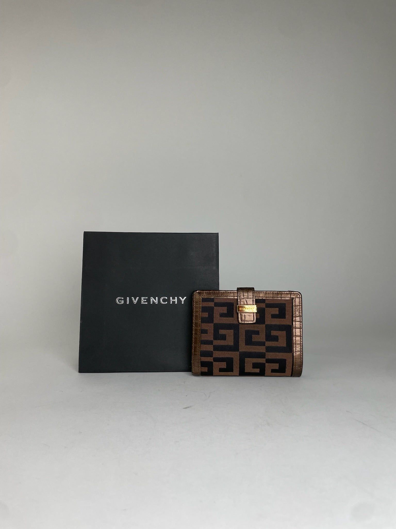 Givenchy Vintage Leather Wallet Brown Size ONE SIZE - 1 Thumbnail