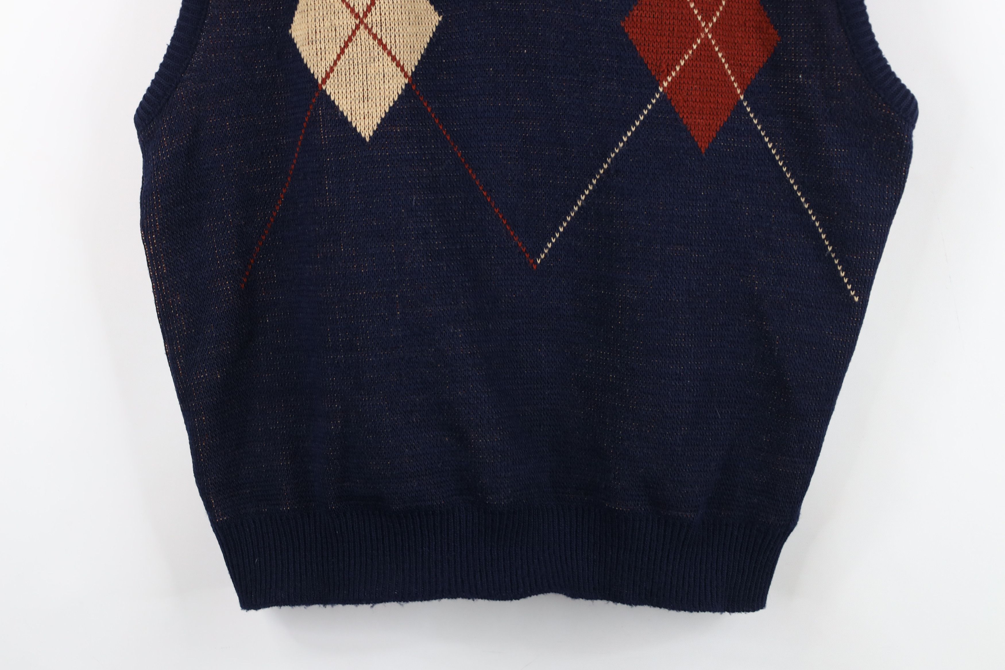 Vintage Vintage 70s Streetwear Diamond Knit V-Neck Sweater Vest USA Size US L / EU 52-54 / 3 - 3 Thumbnail