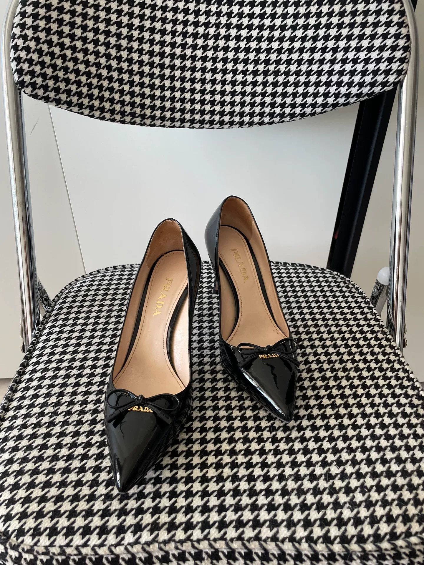 Prada Prada Classic Pointed Toe Bow Heels Size US 5 / IT 35 - 1 Thumbnail