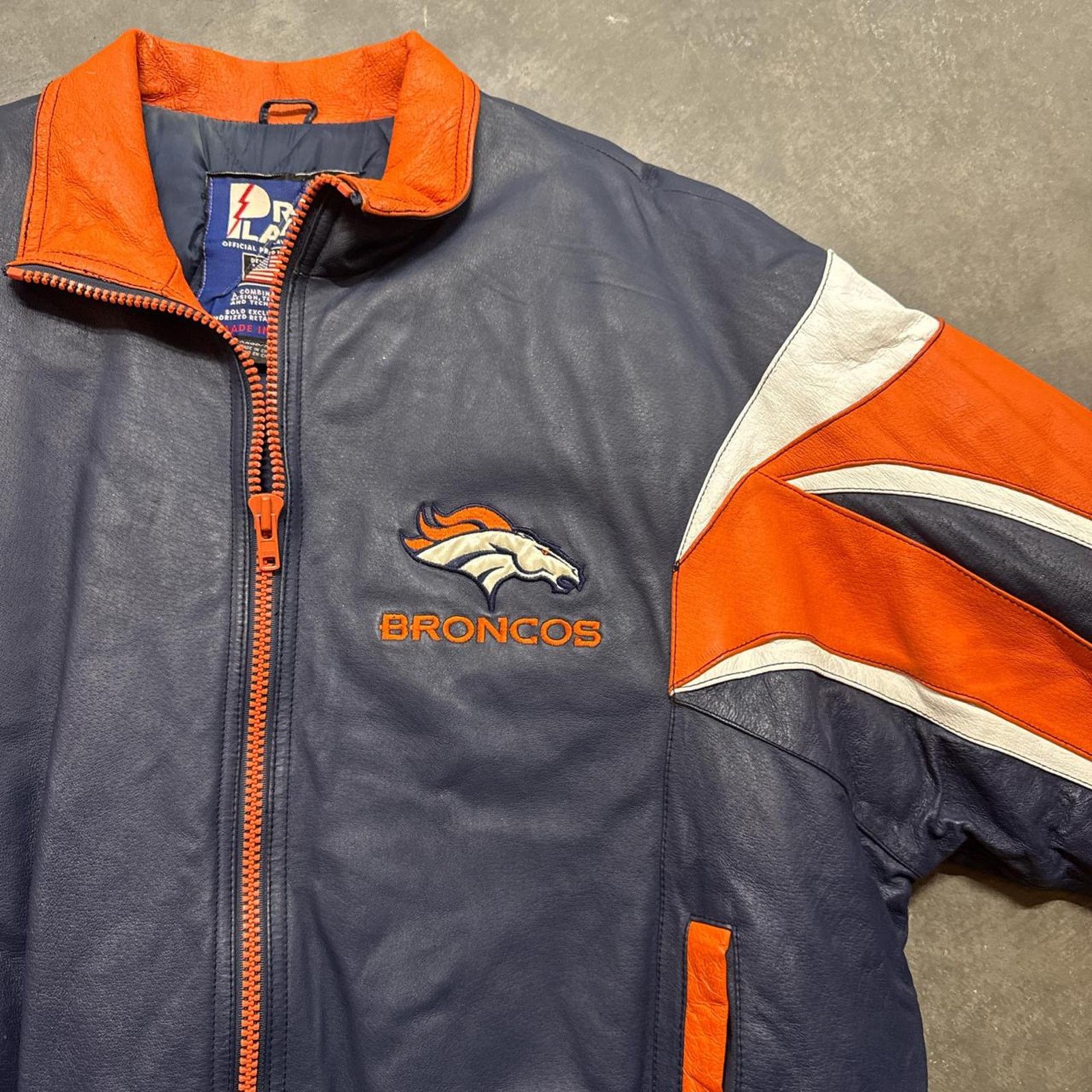 Vintage Vintage 90s Pro Player Denver Broncos NFL Leather Jacket Size US XXL / EU 58 / 5 - 2 Thumbnail