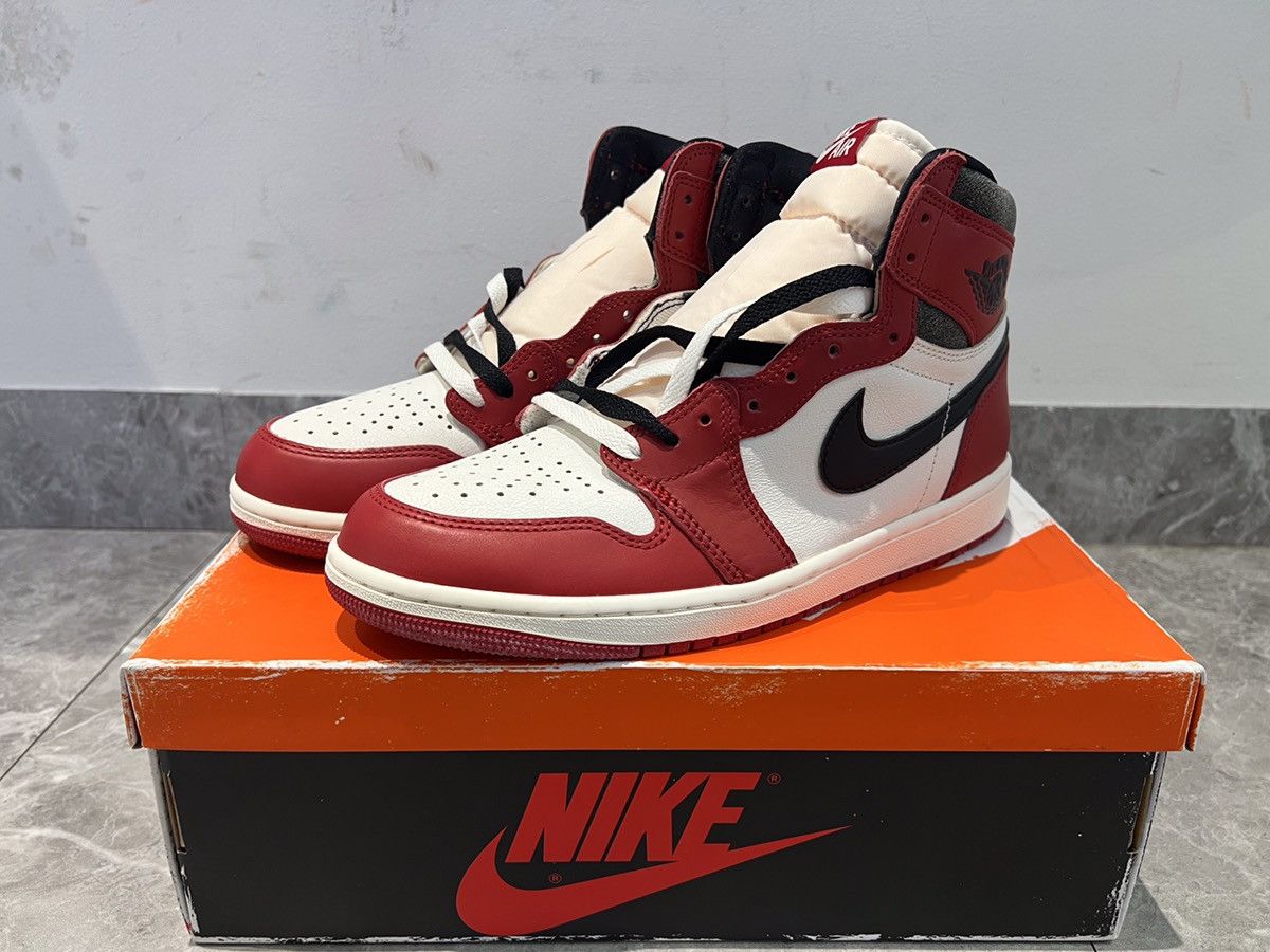 Jordan Brand Air Jordan 1 Retro High OG Chicago Lost and Found Size US 9.5 / EU 42-43 - 1 Thumbnail