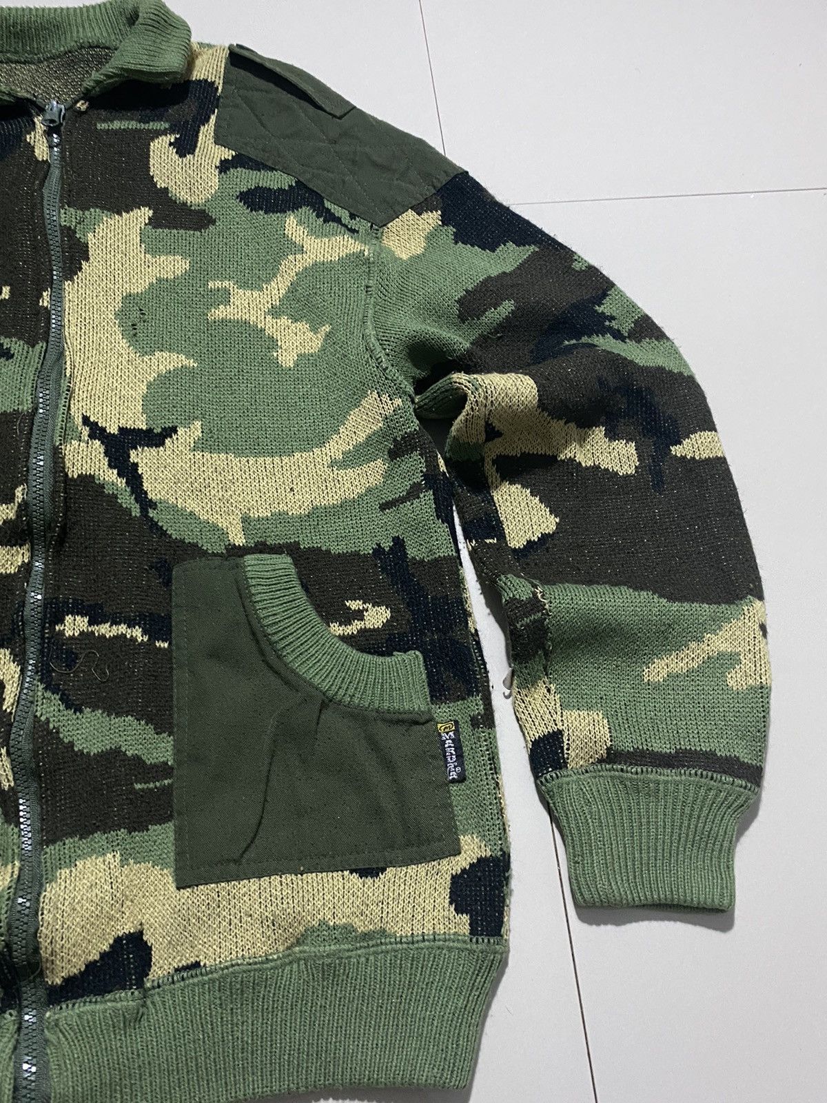 Japanese Brand Vintage Trashed Camo Military Knit Zip Jacket - L Size US L / EU 52-54 / 3 - 5 Thumbnail