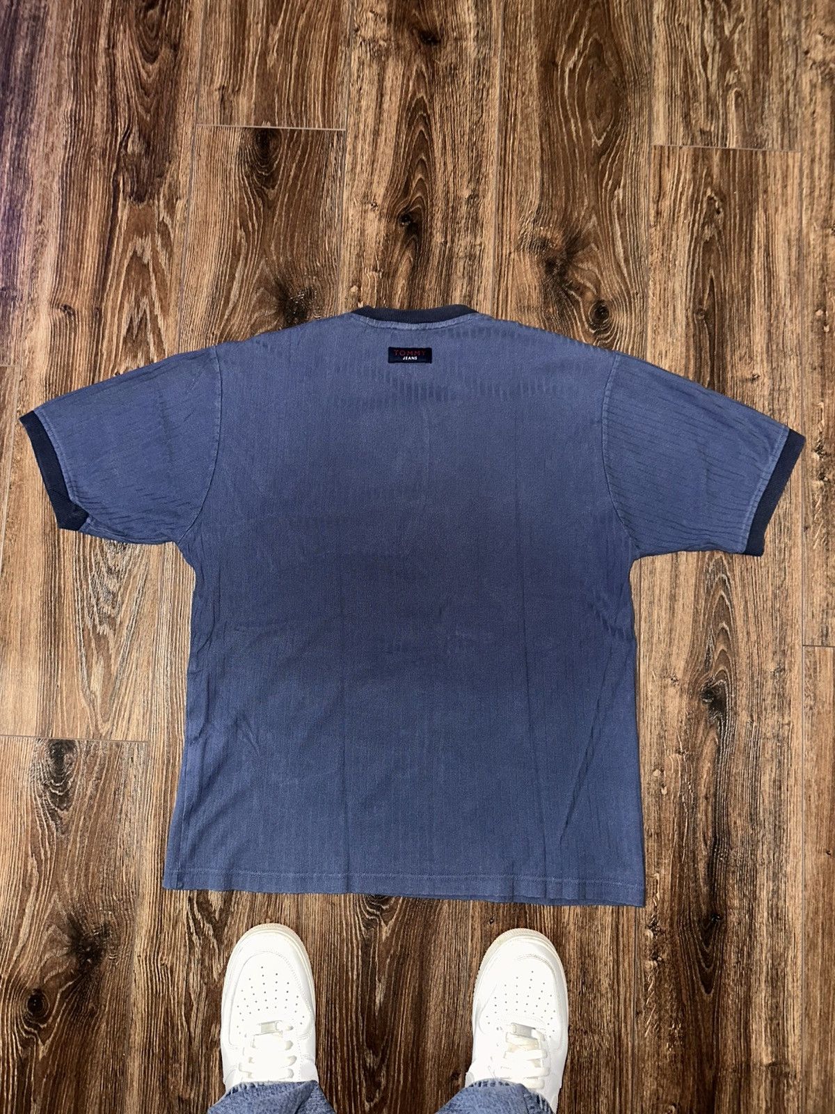 Tommy Hilfiger Vintage Tommy Hilfiger V-Neck Tee Size US L / EU 52-54 / 3 - 3 Thumbnail