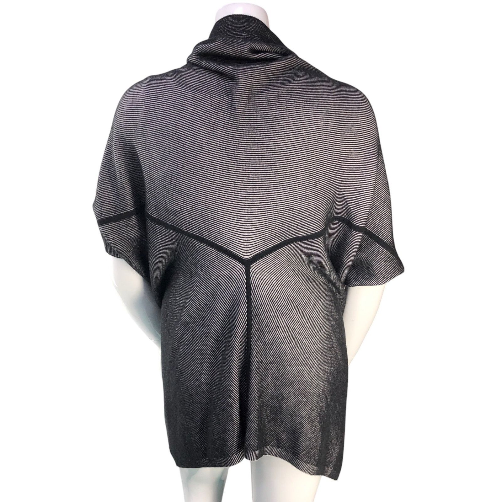 Lululemon Lululemon Womens Size OS Wrap Exaltation Cardigan Reversible Size ONE SIZE - 8 Thumbnail