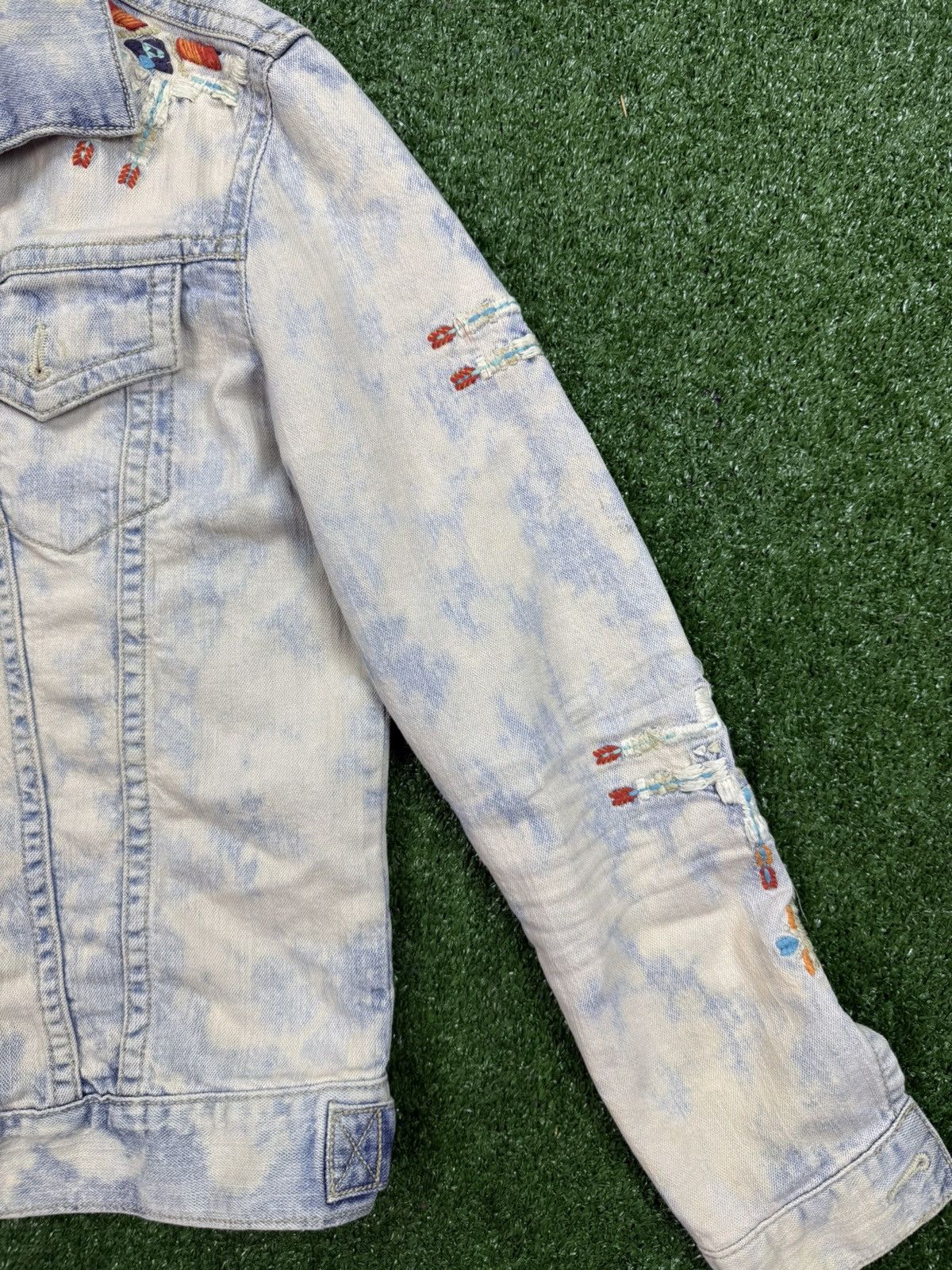 Robins Jeans Men’s size small robins Jean Jean jacket blue acid wash Size US S / EU 44-46 / 1 - 2 Thumbnail