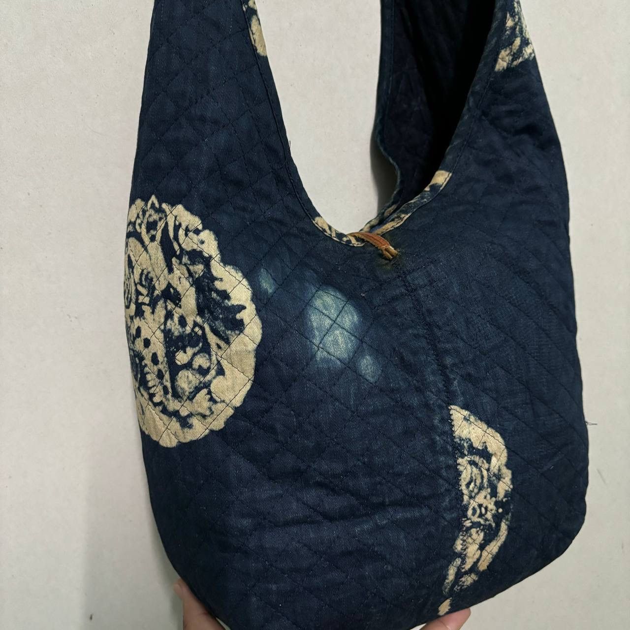 45rpm Vtg 45R 45rpm Quilted Indigo Batik Hobo Bag Made in Japan Size ONE SIZE - 6 Thumbnail