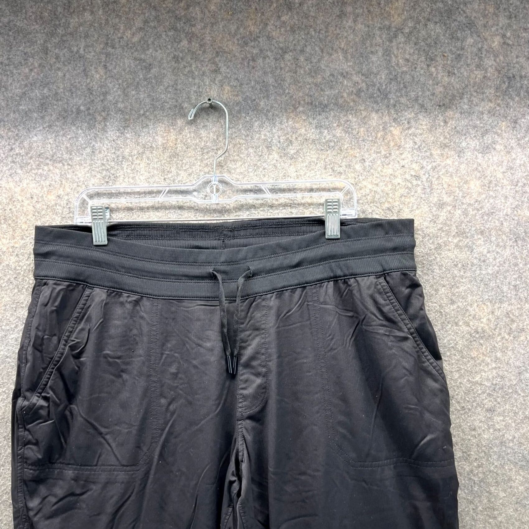The North Face The North Face Pants Women XL Black Jogger Athletic Hiking Regular Rise Inseam 30 in Pockets Tapered Style Sweatpants Size 40" / US 18 - 6 Thumbnail