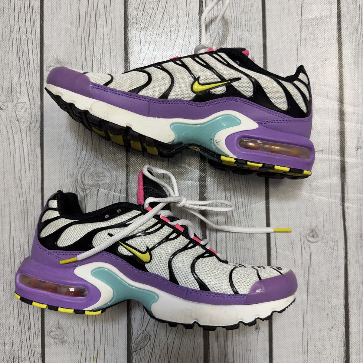 Nike Air Max Plus GS “Bright Violet Multi” 2019 Size US 7 / EU 40 - 2 Thumbnail