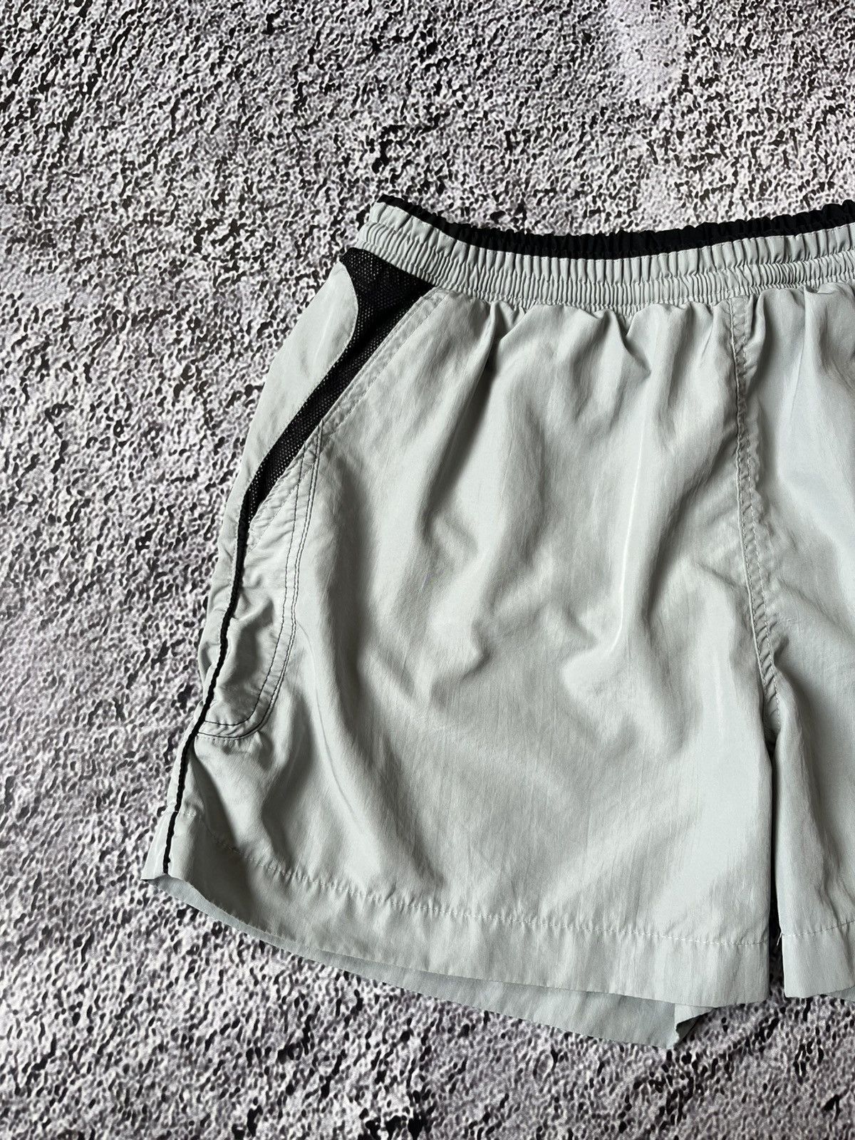Nike Nike Vintage Y2K Swim Shorts Beige Mesh Lined Size XL Size US 29 - 3 Thumbnail