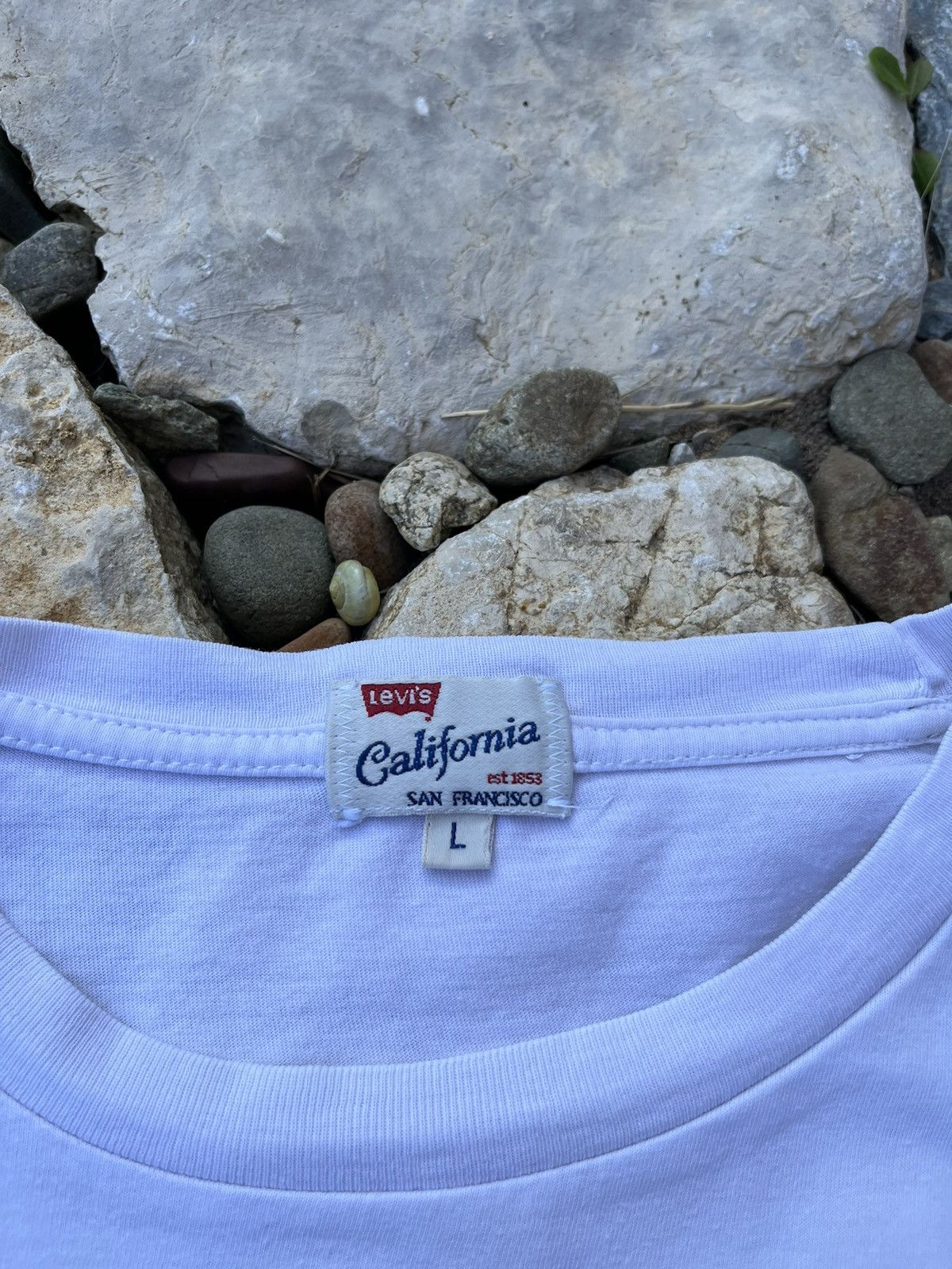 Levi's × Levi's Vintage Clothing × Vintage Levi’s vintage y2k basic distressed tee t-shirt cropped Size US M / EU 48-50 / 2 - 14 Thumbnail