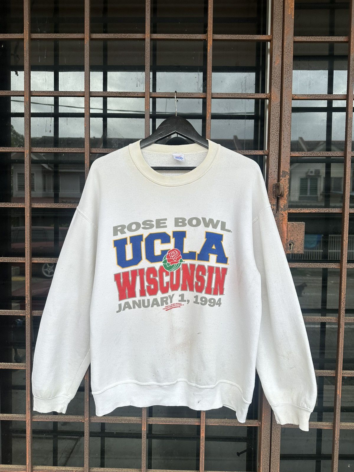 Vintage rare**Vintage 1994 Rose Bowl UCLA Wisconsin Crewneck Size US L / EU 52-54 / 3 - 2 Thumbnail