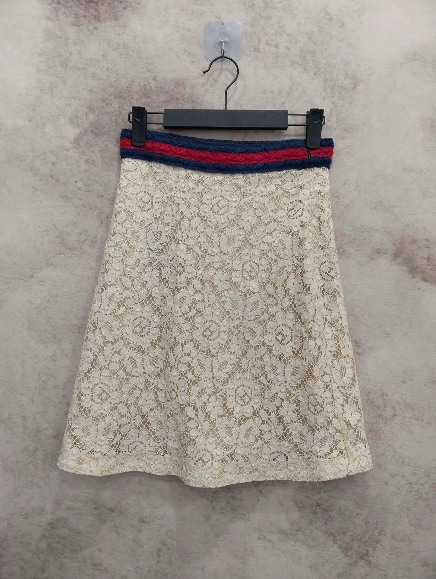 Gucci Gucci Beige Lace Midi Skirt Size 36 98 New Size 25" / US 0 / IT 36 - 1 Thumbnail