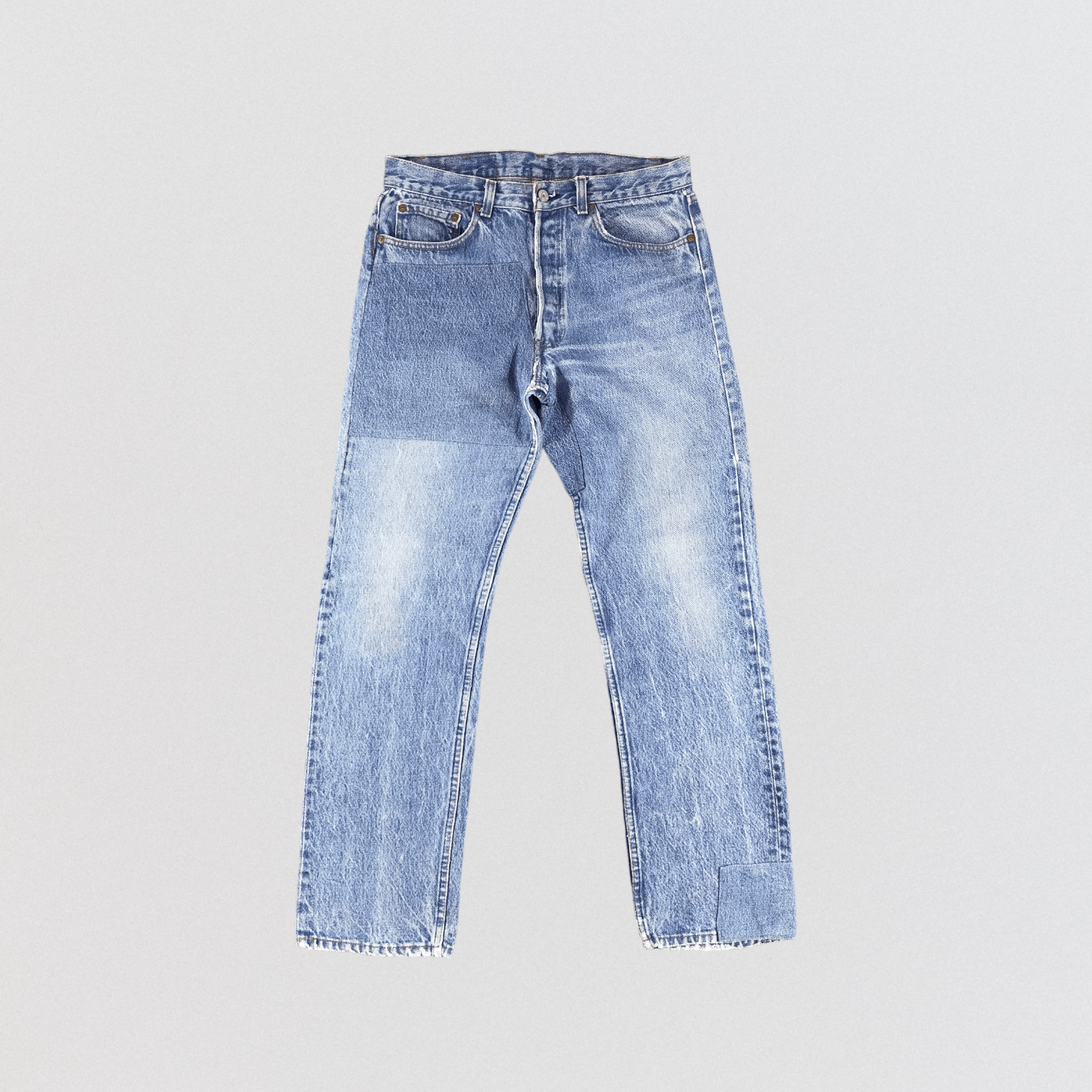 image of Vintage 80's Light Wash Levis 501 Jeans-Jm868 in Blue, Men's (Size 32)
