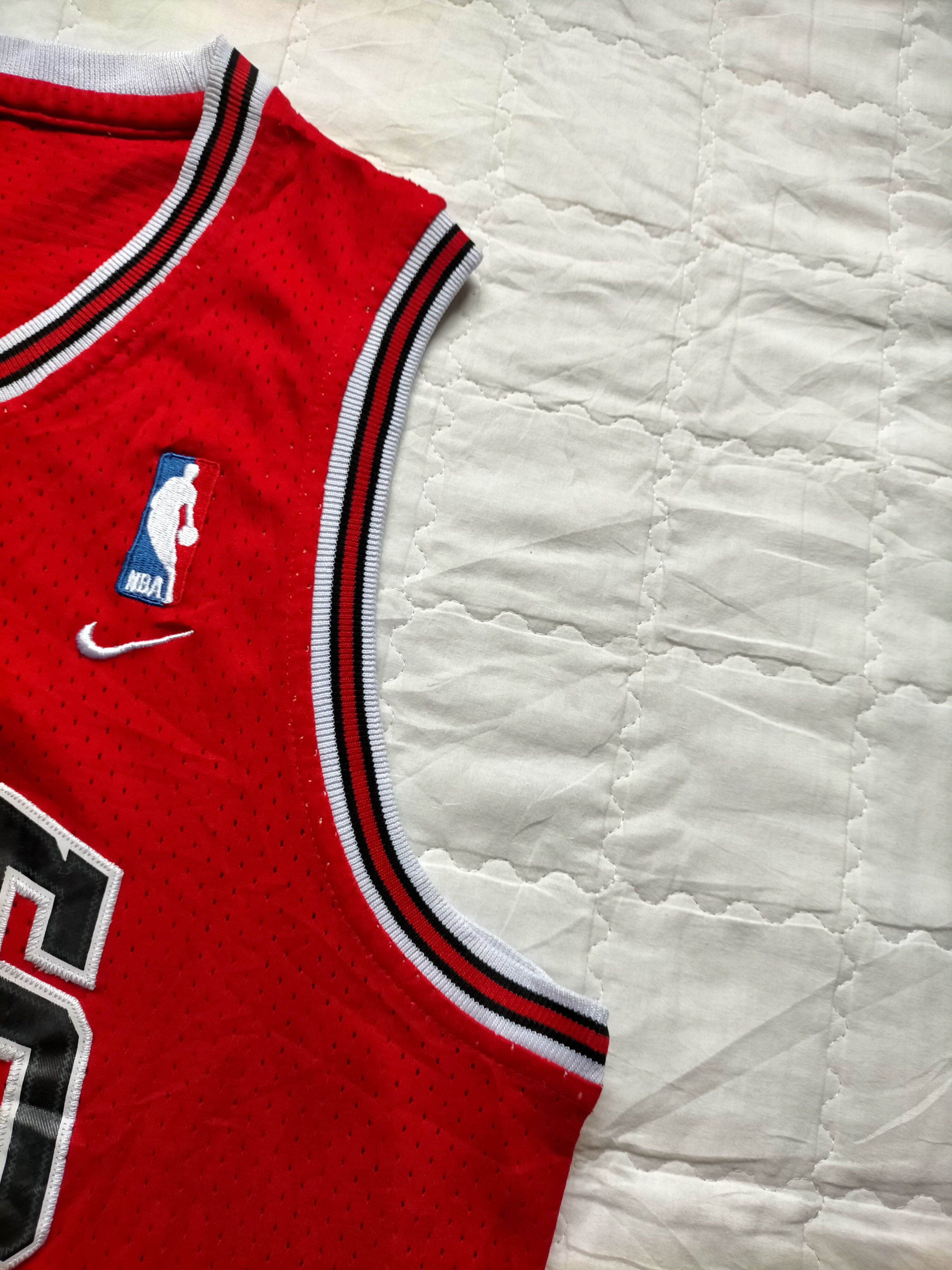 Nike Vintage 90s Nike Chicago Bulls Jordan 23 Jersey Size US L / EU 52-54 / 3 - 5 Thumbnail