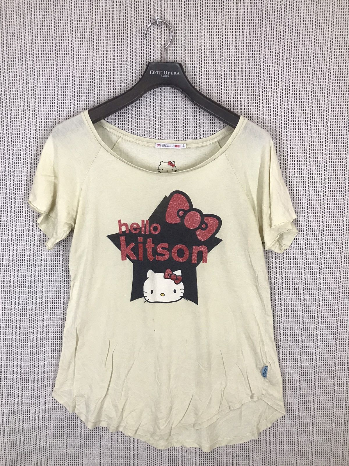 Anime × Japanese Brand × Uniqlo ‼️HELLO KITTY X KITSON BY UNQLO TSHIRT ‼️ Size L / US 10 / IT 46 - 1 Thumbnail