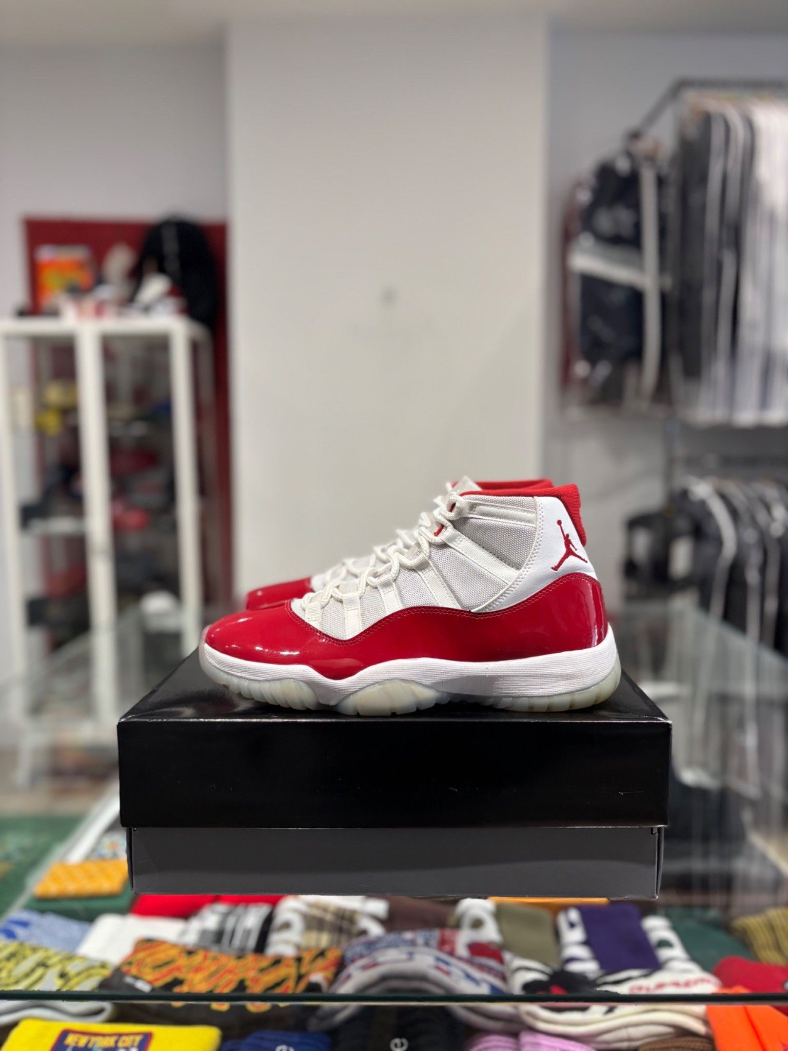 Jordan Brand Jordan 11 Cherry (2022) Size US 10.5 / EU 43-44 - 2 Thumbnail
