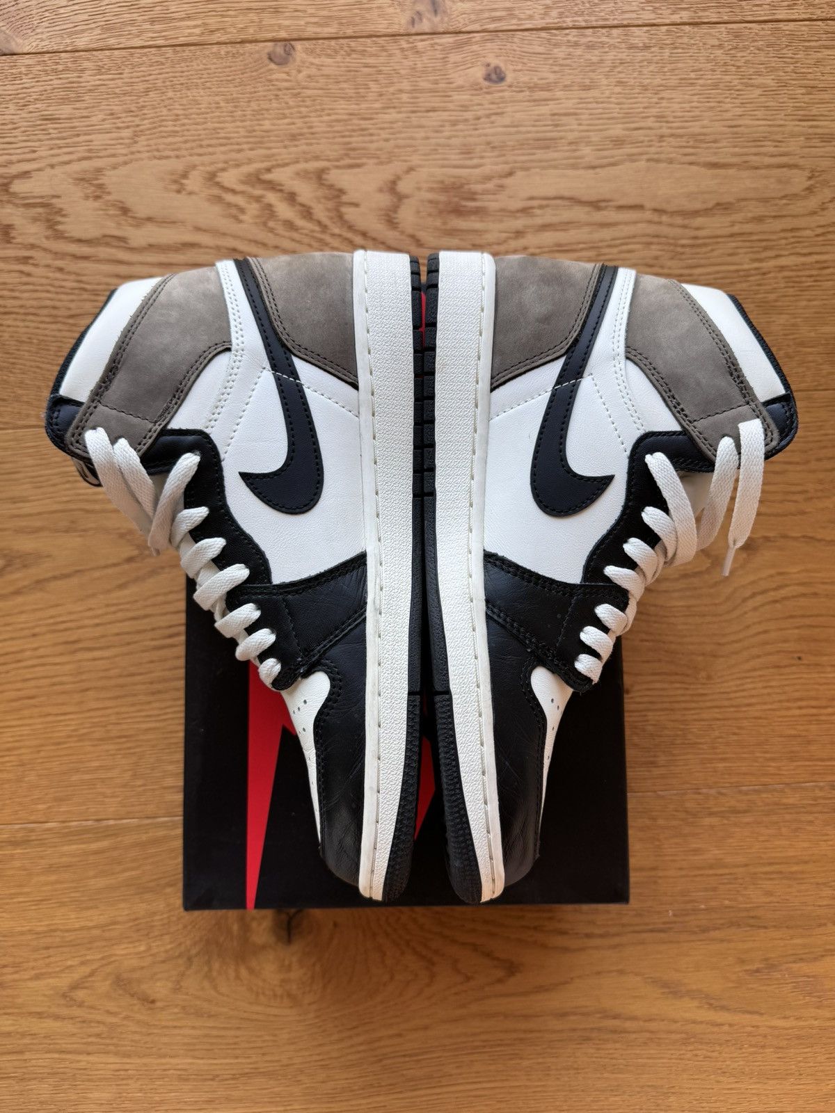 Jordan Brand × Nike Air Jordan 1 | mocha | US9/42,5 Size US 9 / EU 42 - 2 Thumbnail