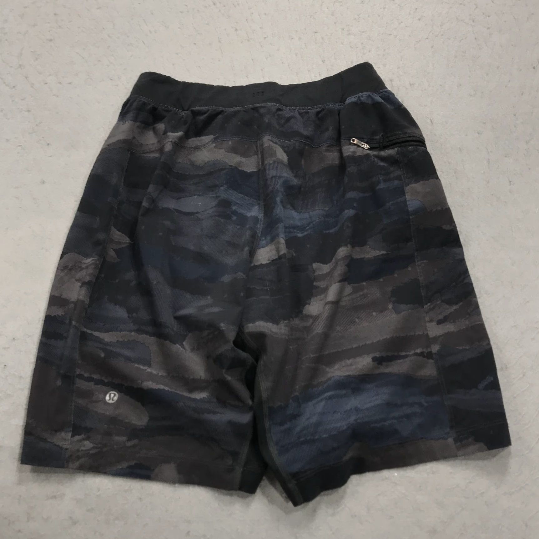 Lululemon Lululemon Shorts Mens S Gray Camouflage Elastic Waist Pockets Inseam 10 Athletic Activewear Gym Running Size US 29 - 5 Thumbnail