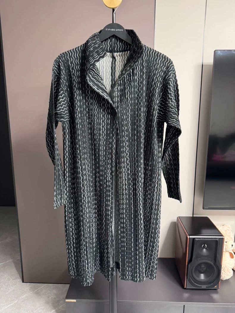 Issey Miyake Issey Miyake size:2 A black long cardigan coat Size S / US 4 / IT 40 - 1 Thumbnail