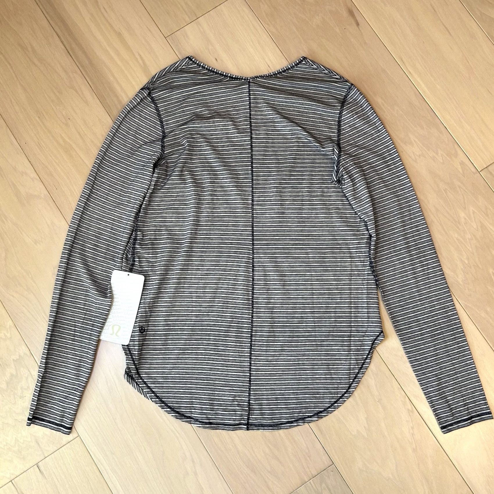 Lululemon Lululemon Yogini 5 Year Tee Long Sleeve Women’s 10 Ivory / Navy Striped T-Shirt Athleisure Comfort Casual Womens Size L / US 10 / IT 46 - 3 Thumbnail