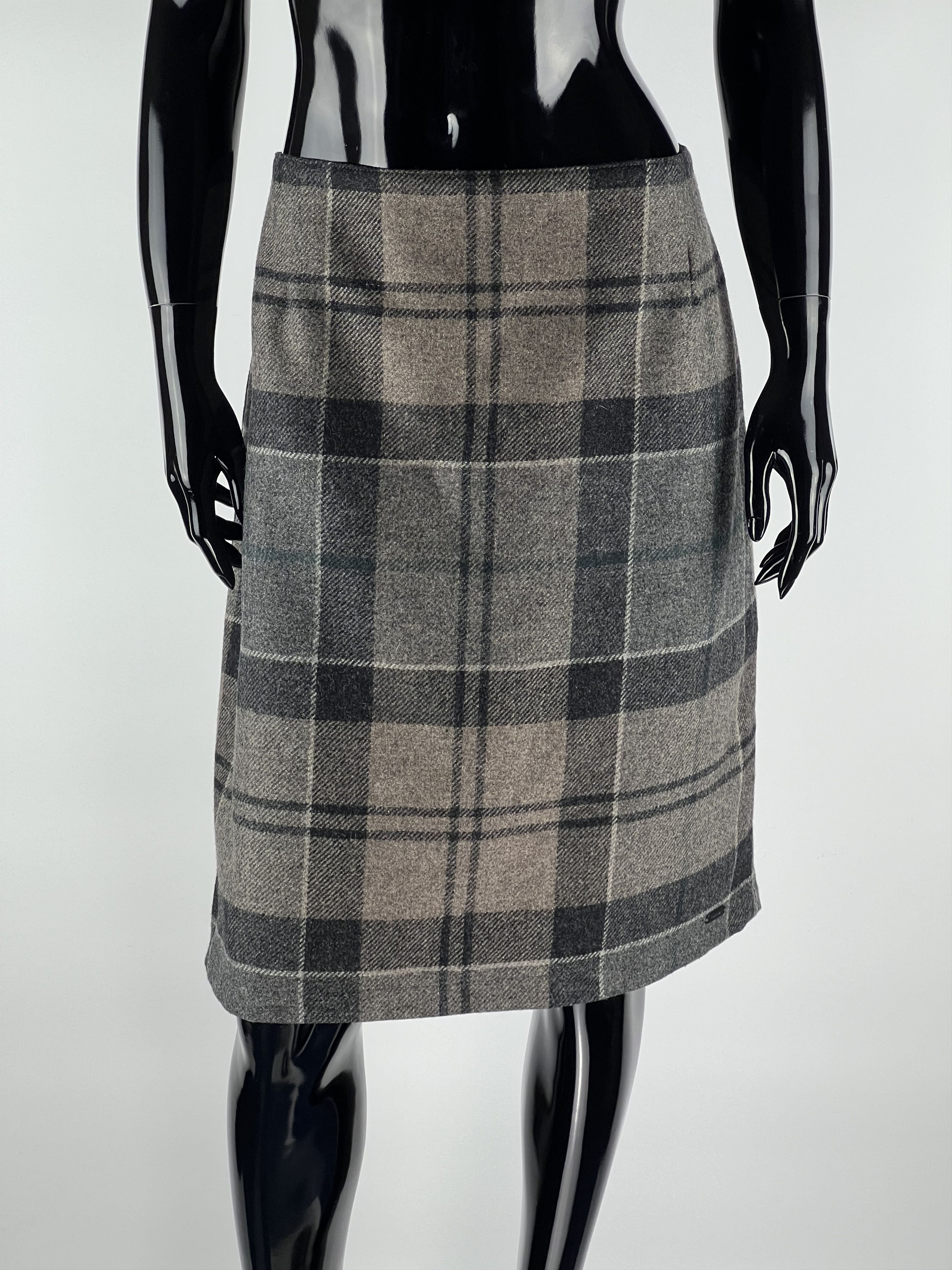 Barbour Barbour Women’s Tartan Wool Check Skirt Size US14 Size 36" / US 14 / IT 50 - 1 Thumbnail