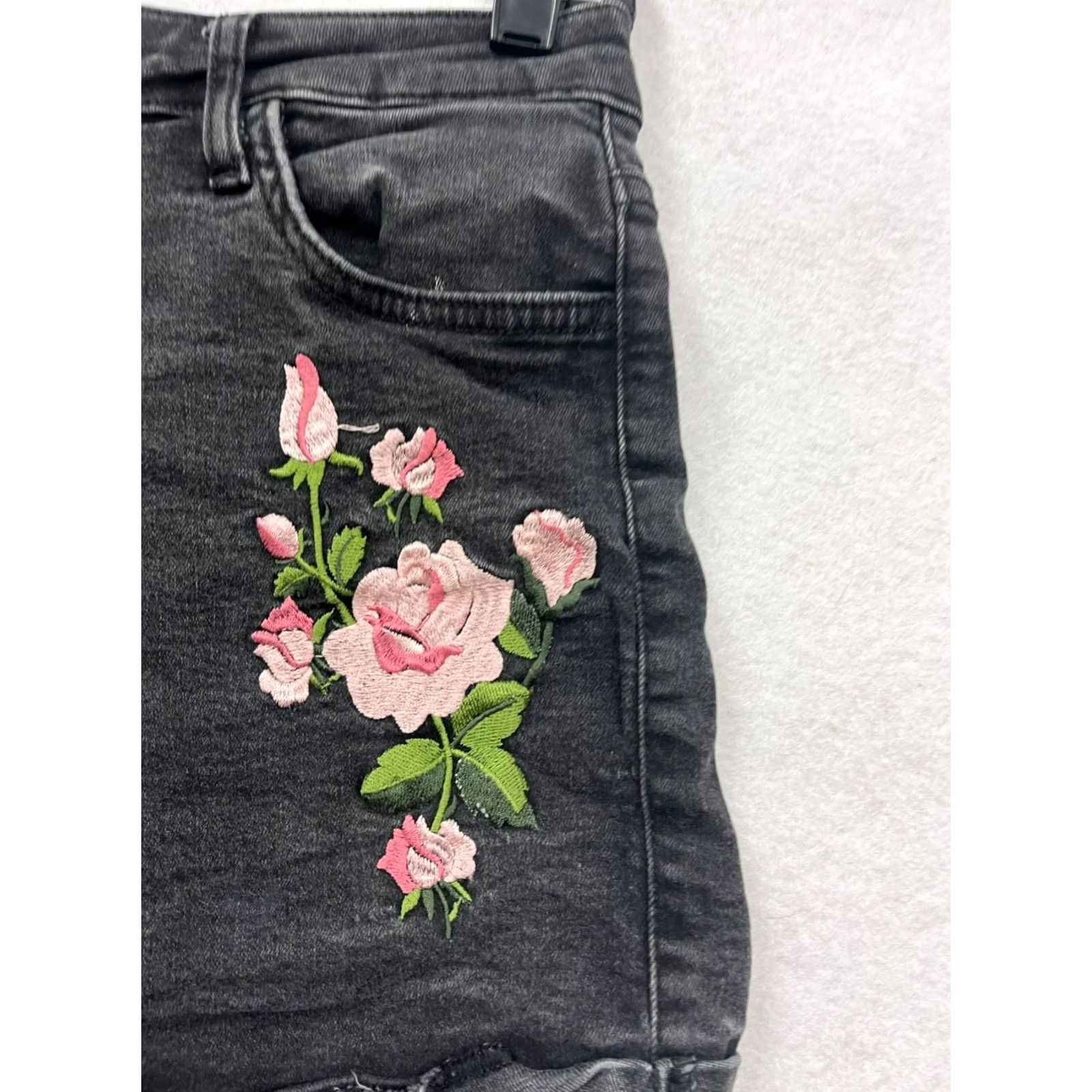 Guess Guess Womens Black Denim Shorts With Floral Embroidery Size 28 Size 28" / US 6 / IT 42 - 5 Thumbnail