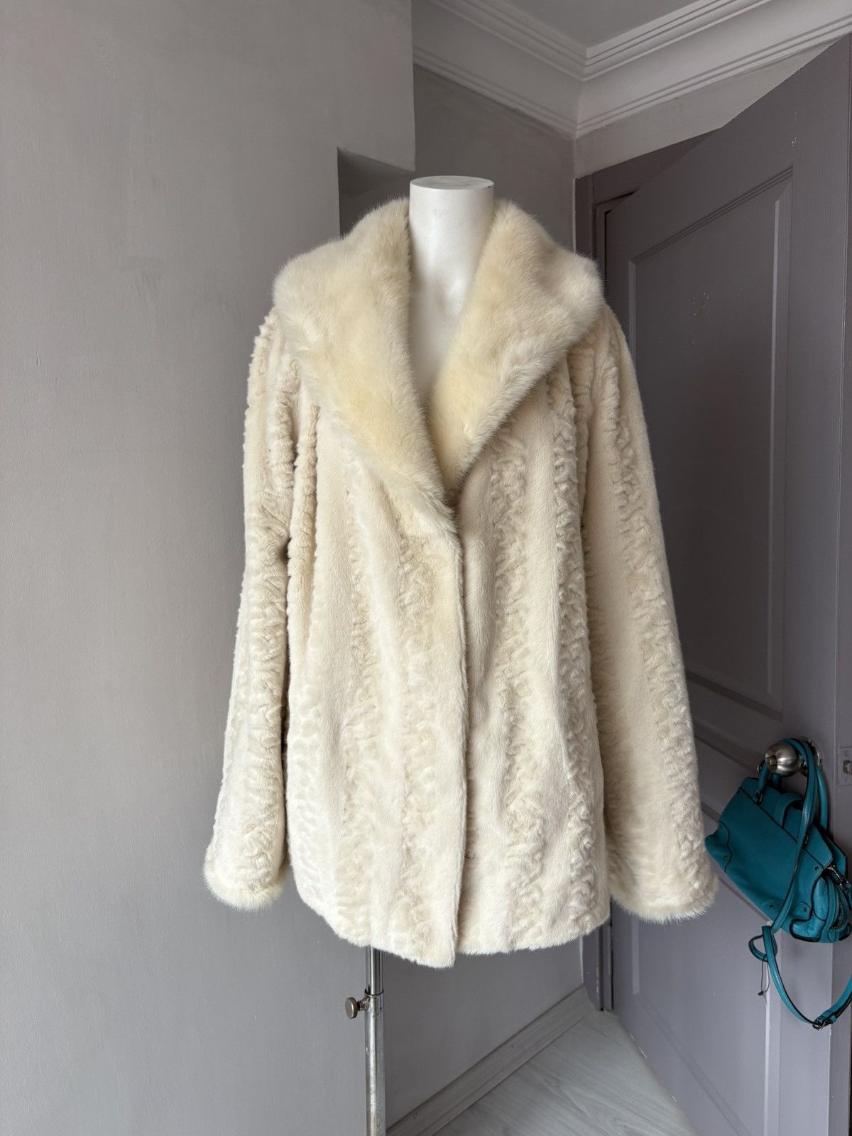 Vintage 90’s faux fur coat Size L / US 10 / IT 46 - 11 Thumbnail