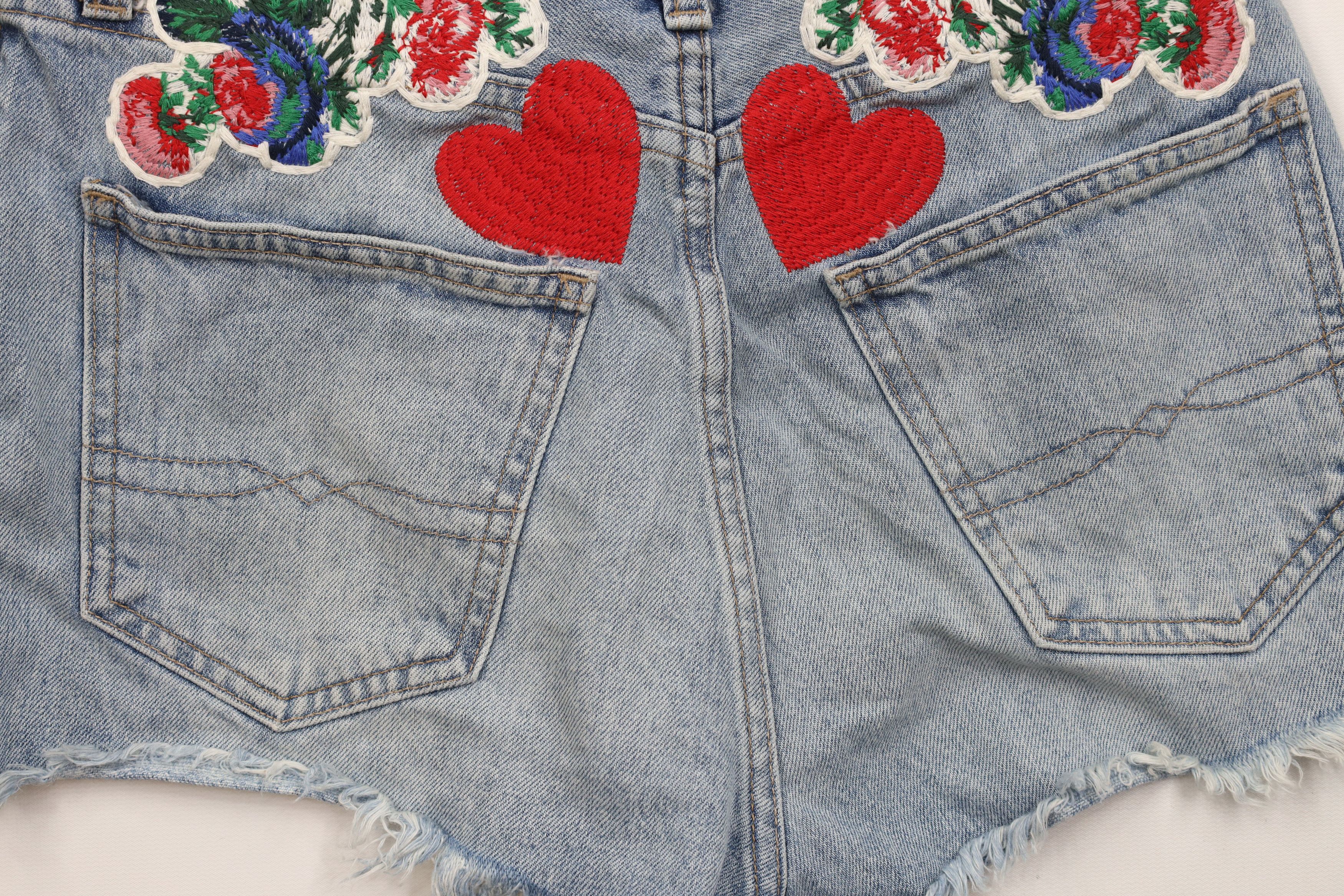 Vintage New Lucky Brand Fly Flower Floral Cut Off Denim Jean Shorts Size 25" / US 0 / IT 36 - 11 Thumbnail