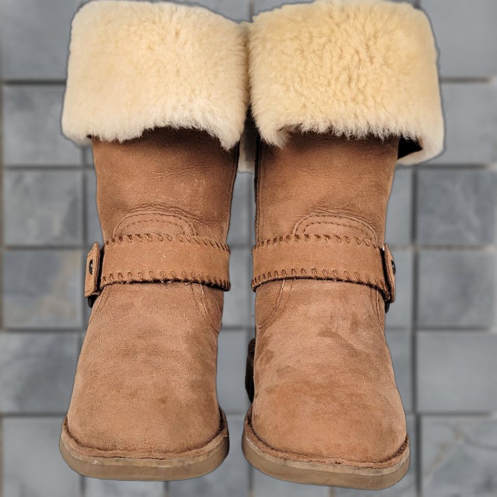 Ugg UGG Boots Women 5 US 36 EU Chestnut Brown Slip-On Lined Sheepskin Suede Flat Fall Winter Spring Womens Size US 6 / IT 36 - 1 Thumbnail