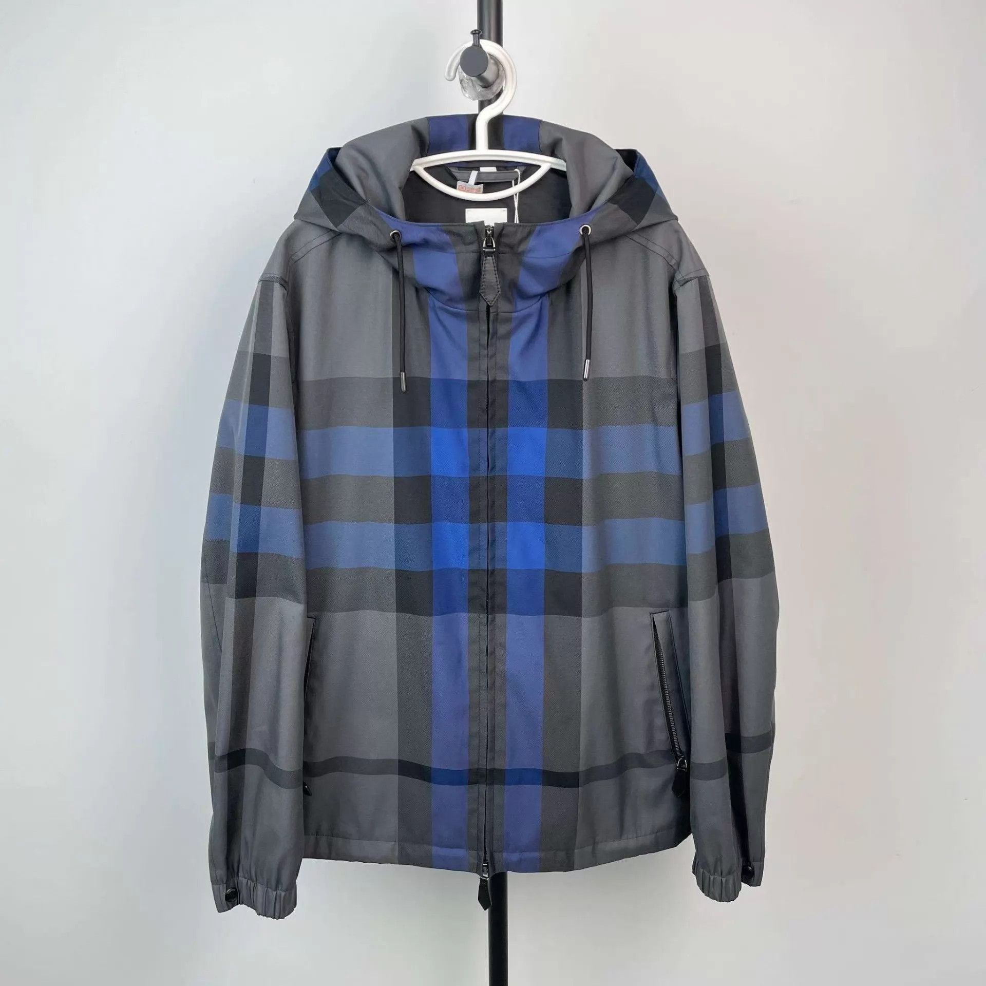 Burberry Hooded Checkered Light Jacket Blue Size M Size US M / EU 48-50 / 2 - 1 Thumbnail