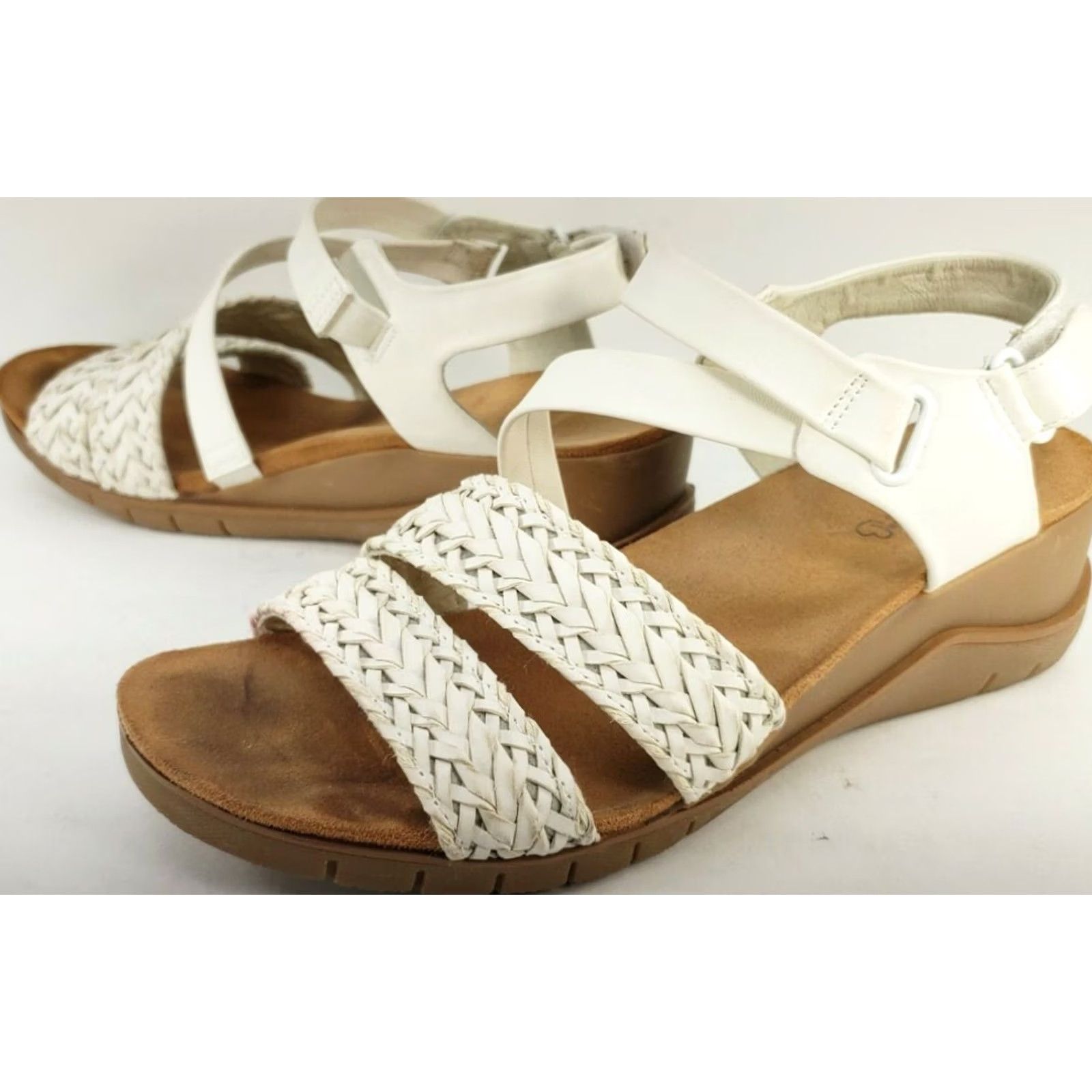 Vintage Bare Traps Celan White Casual Strappy Sandal Faux Leather Adjustable Womens 8.5M Size US 9 / IT 39 - 2 Thumbnail