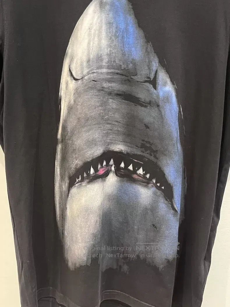 Givenchy Givenchy Shark Short Sleeve T-shirt Size US L / EU 52-54 / 3 - 4 Thumbnail
