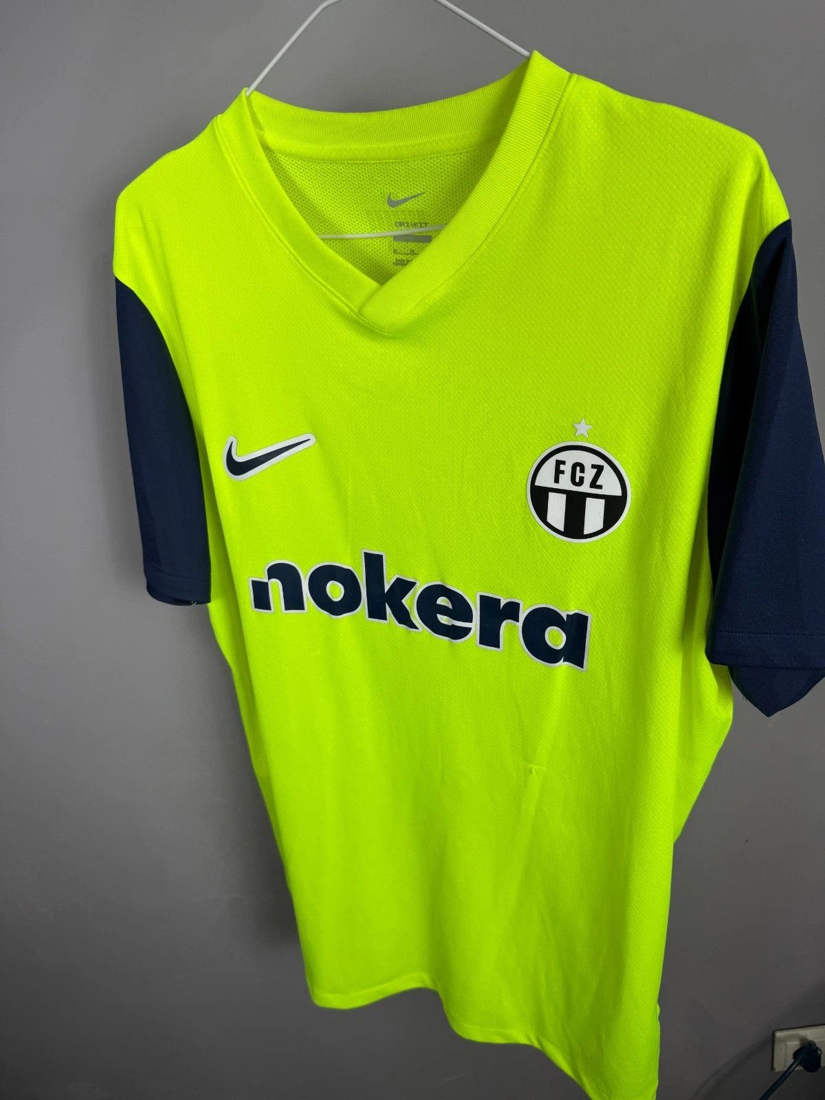 Nike Nike FC Zürich 2023/24 GK Third Jersey Neon Yellow Shirt Size US XL / EU 56 / 4 - 1 Thumbnail