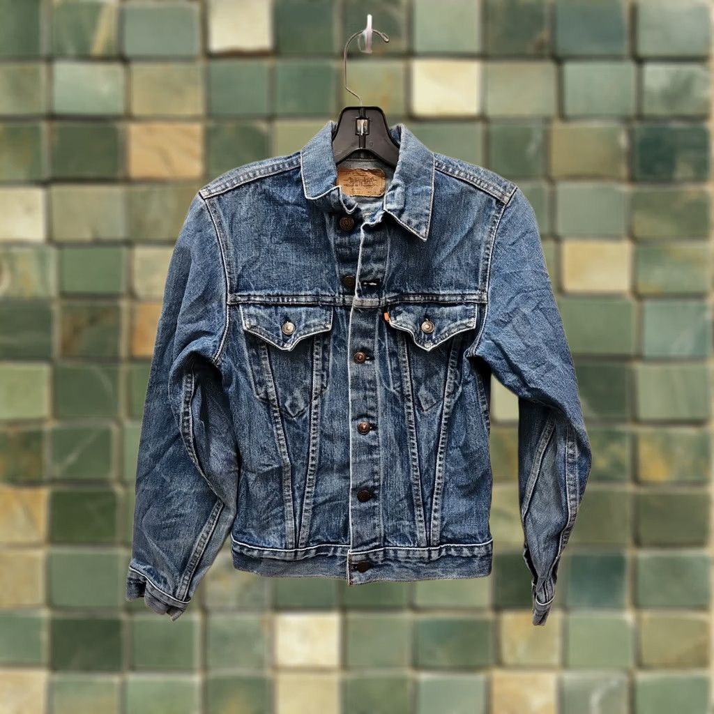Vintage VINTAGE Levi’s Orange Tab Denim Jacket 16 Teens Blue Cotton Button Collared Jacket Mens/Teens Regular Size 16 Distressed Worn in 70705-0317 Size 38" / US 16 / IT 52 - 1 Thumbnail