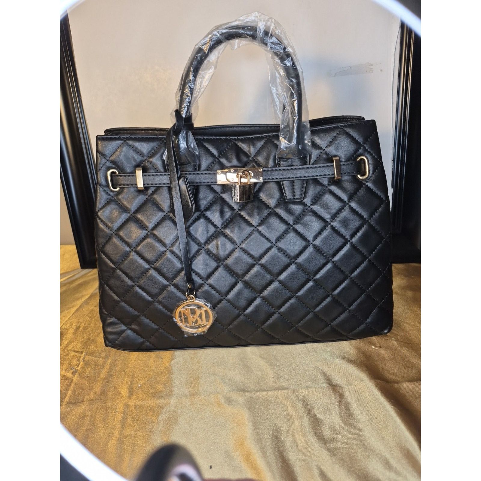 Badgley Mischka Badgley Mischka Studio Black Quilted Vegan Leather Handbag Size ONE SIZE - 11 Thumbnail