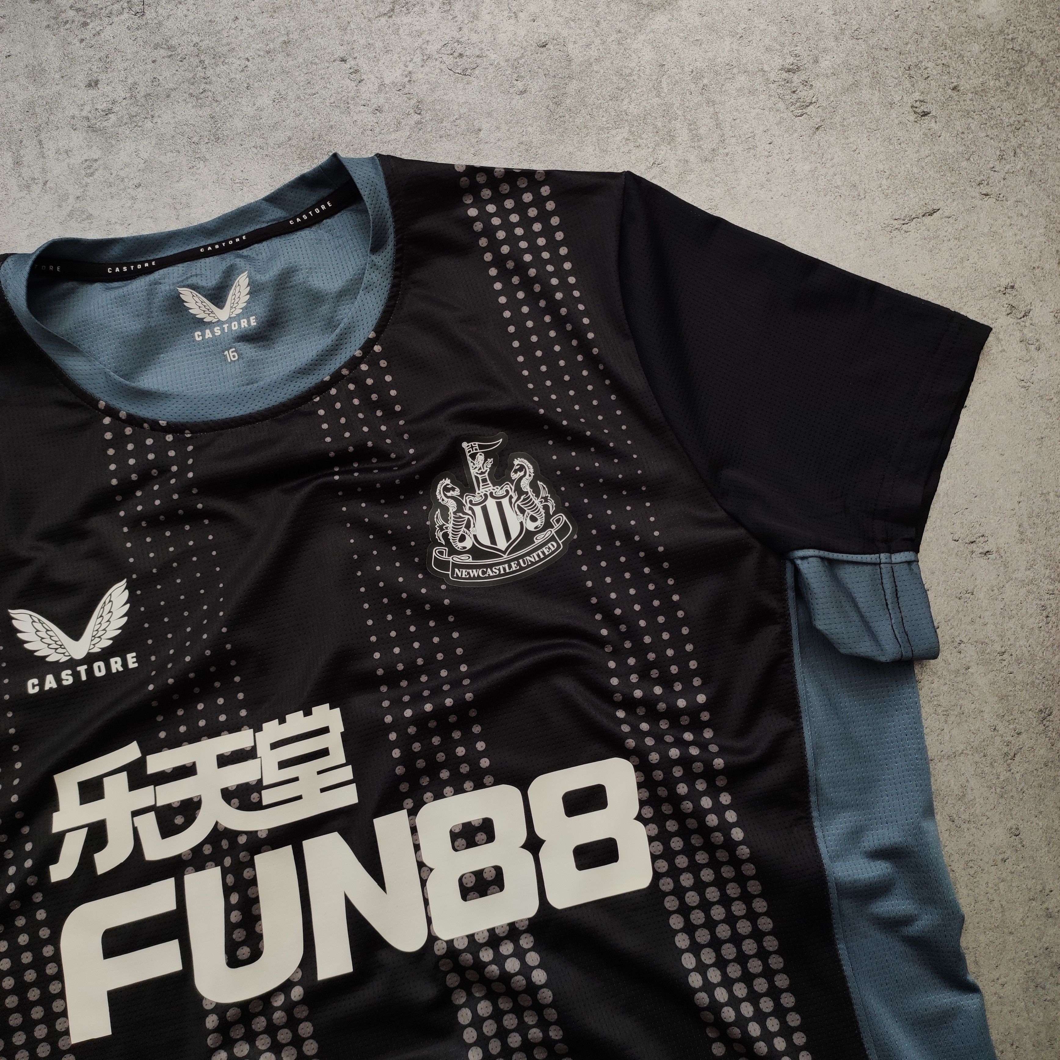 Other RARE Castore Newcastle United 2023 Training Football Jersey Size XL / US 12-14 / IT 48-50 - 4 Thumbnail